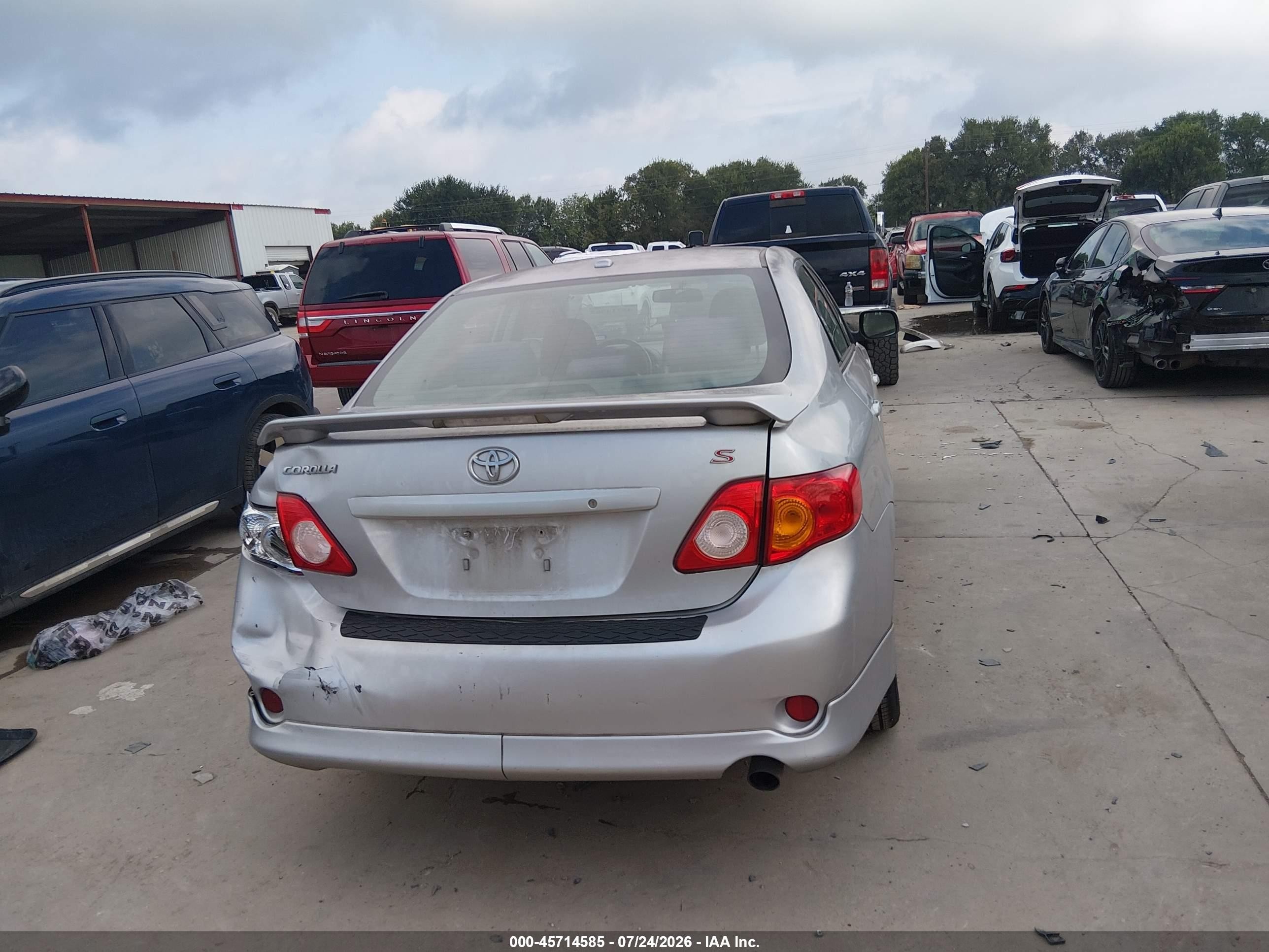 2010 Toyota Corolla S Silver vin: 1NXBU4EE4AZ352366