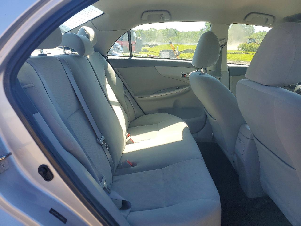 2010 Toyota Corolla Le Silver vin: 1NXBU4EE4AZ355915