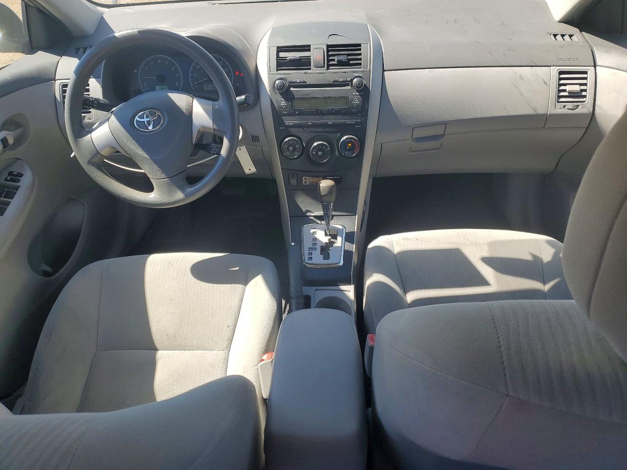 2010 Toyota Corolla Le Silver vin: 1NXBU4EE4AZ355915