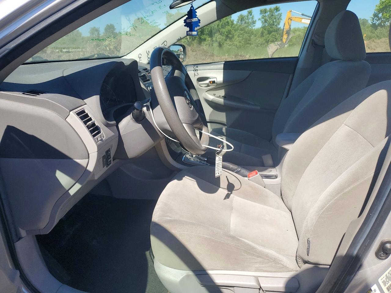 2010 Toyota Corolla Le Silver vin: 1NXBU4EE4AZ355915