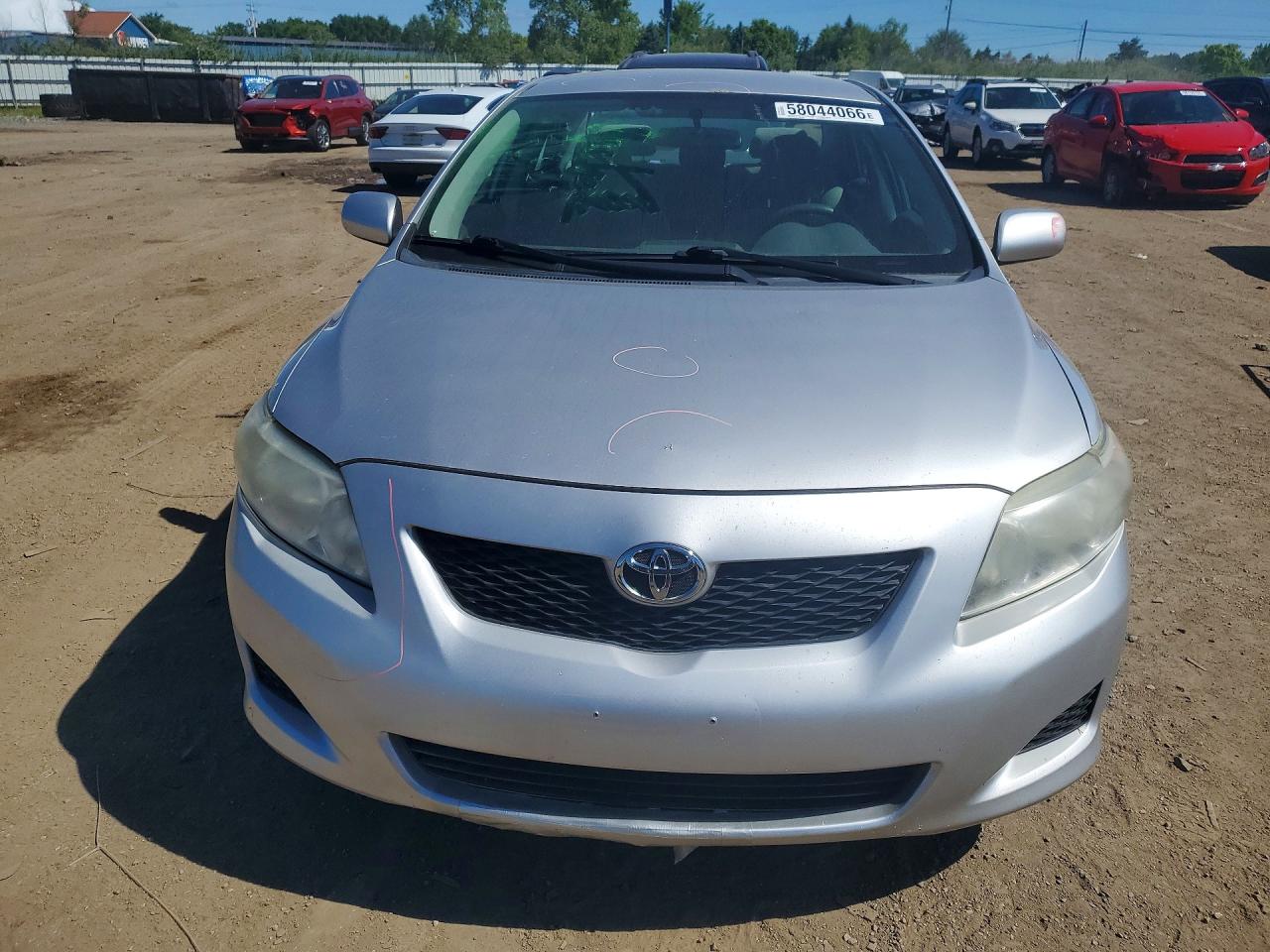 2010 Toyota Corolla Le Silver vin: 1NXBU4EE4AZ355915