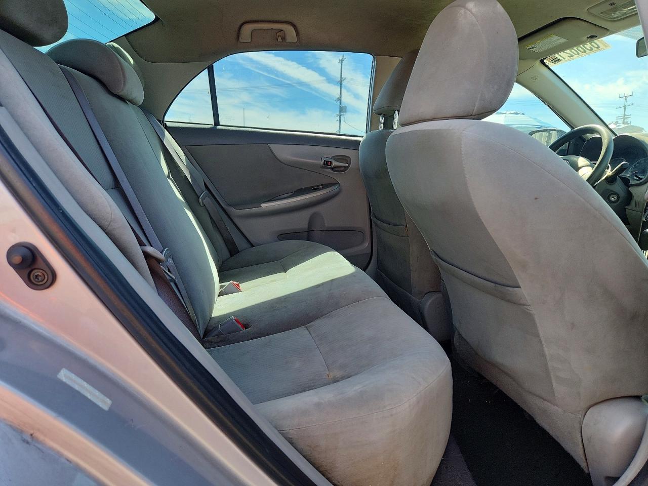 2010 Toyota Corolla Le Silver vin: 1NXBU4EE5AZ206123