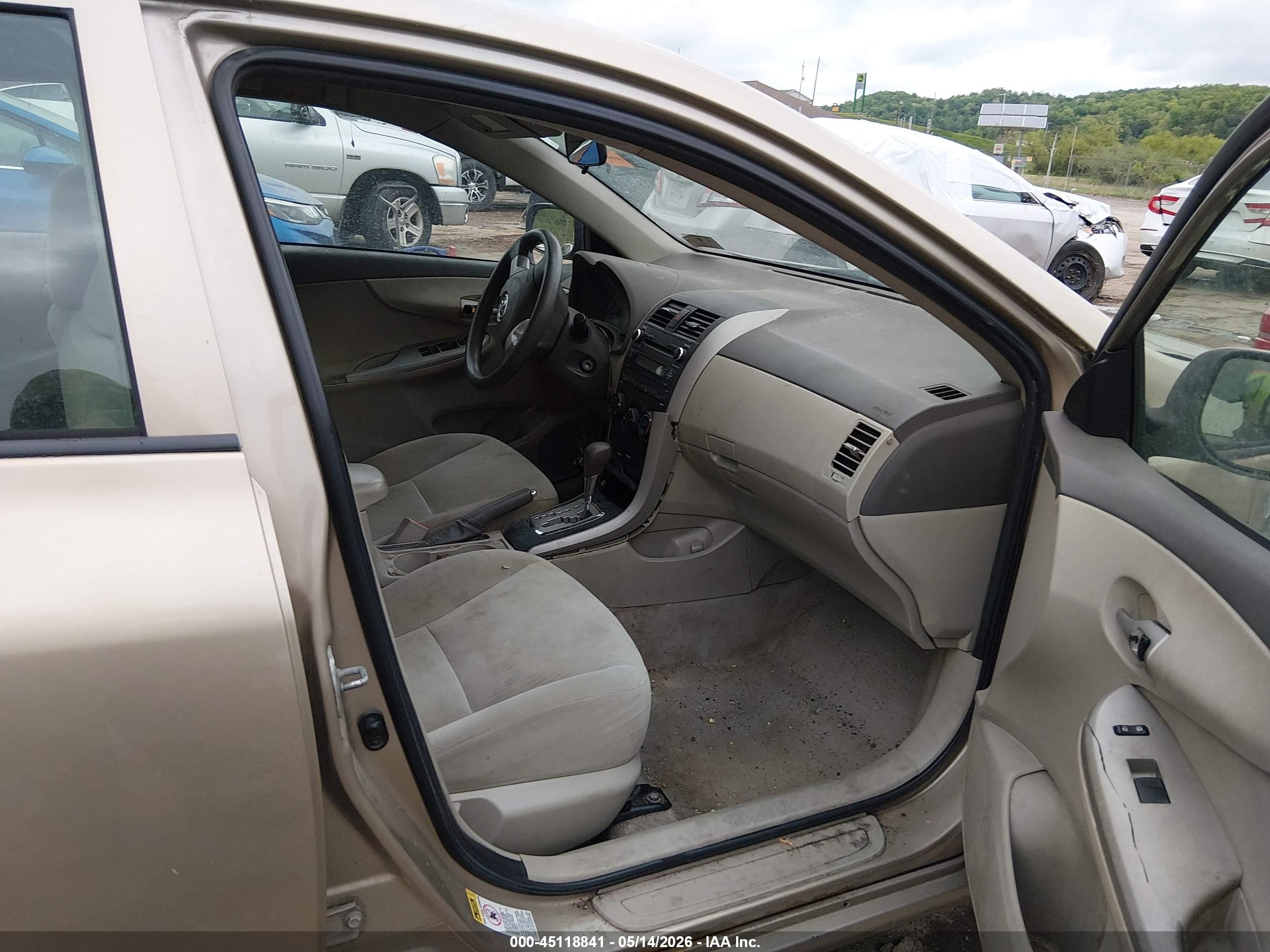 2010 Toyota Corolla Le Gold vin: 1NXBU4EE5AZ208597