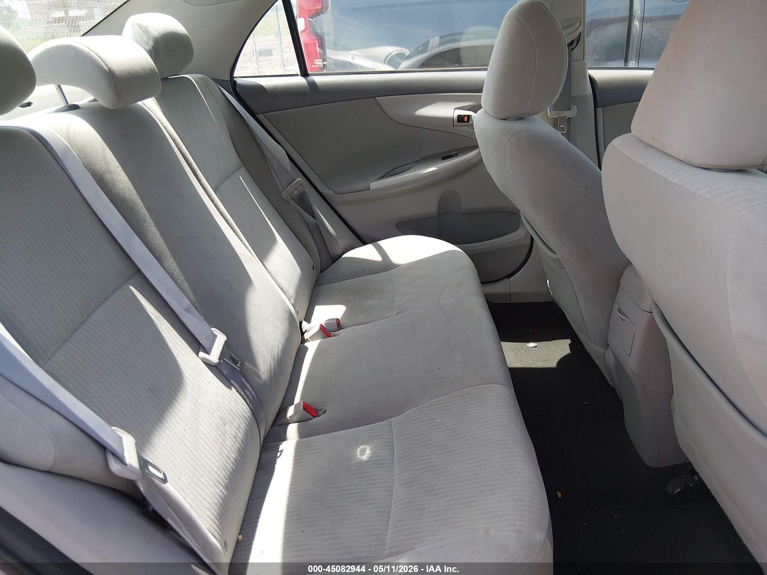 2010 Toyota Corolla Le Серебряный vin: 1NXBU4EE5AZ221303