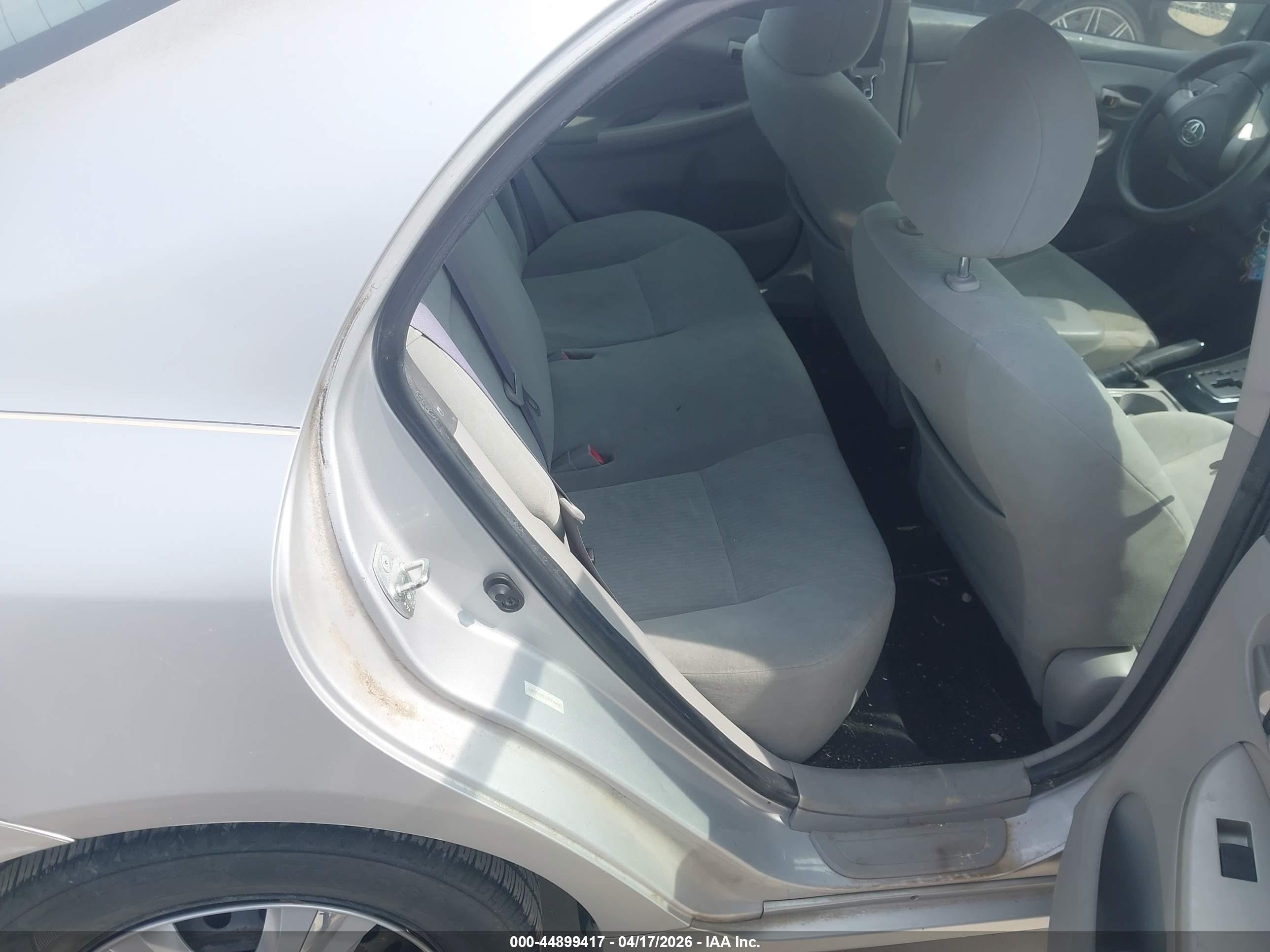 2010 Toyota Corolla Le Silver vin: 1NXBU4EE5AZ226856