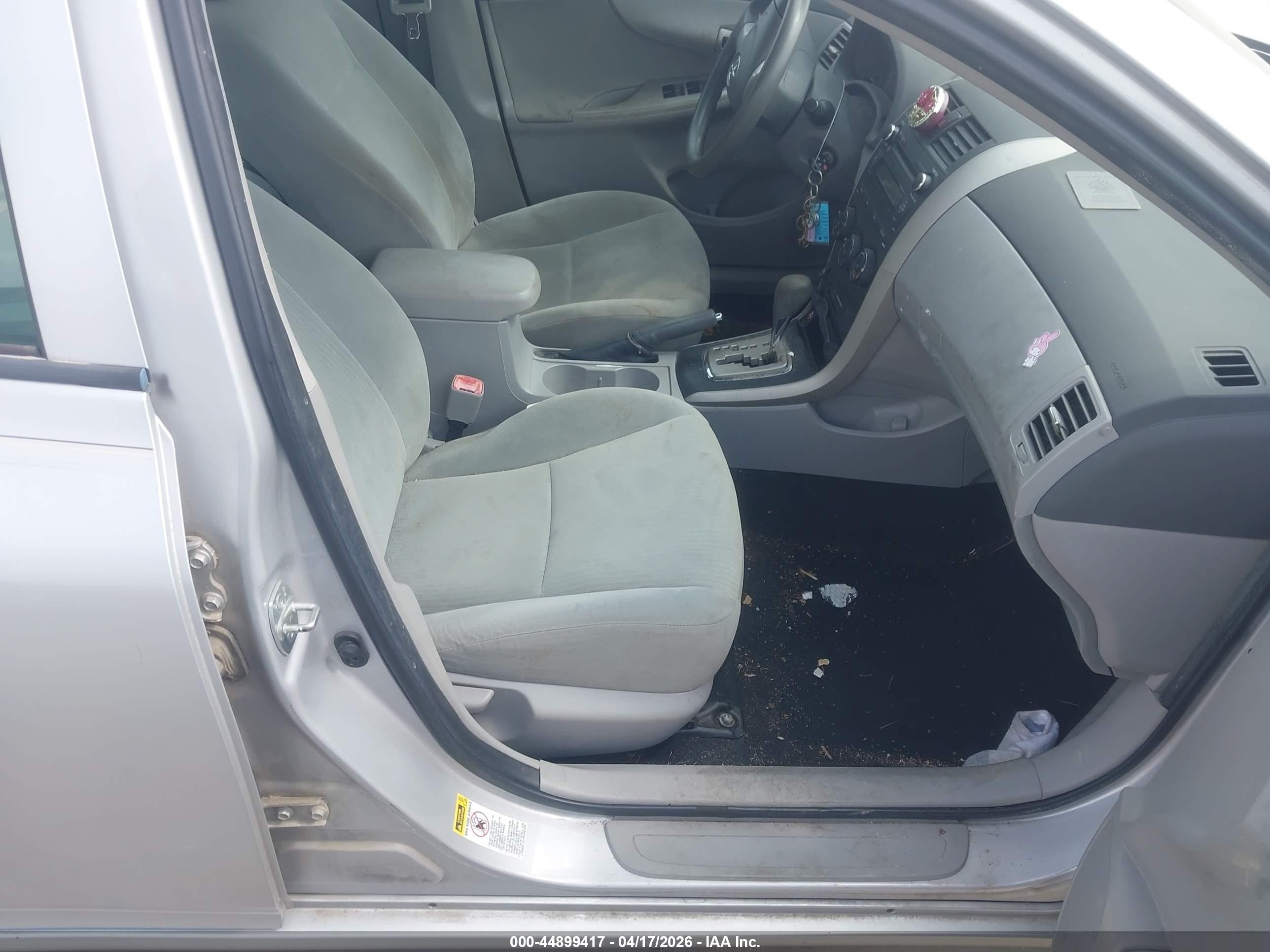 2010 Toyota Corolla Le Silver vin: 1NXBU4EE5AZ226856