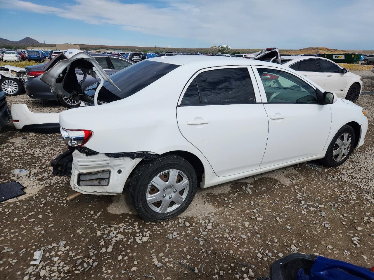 2010 Toyota Corolla Le White vin: 1NXBU4EE5AZ288810