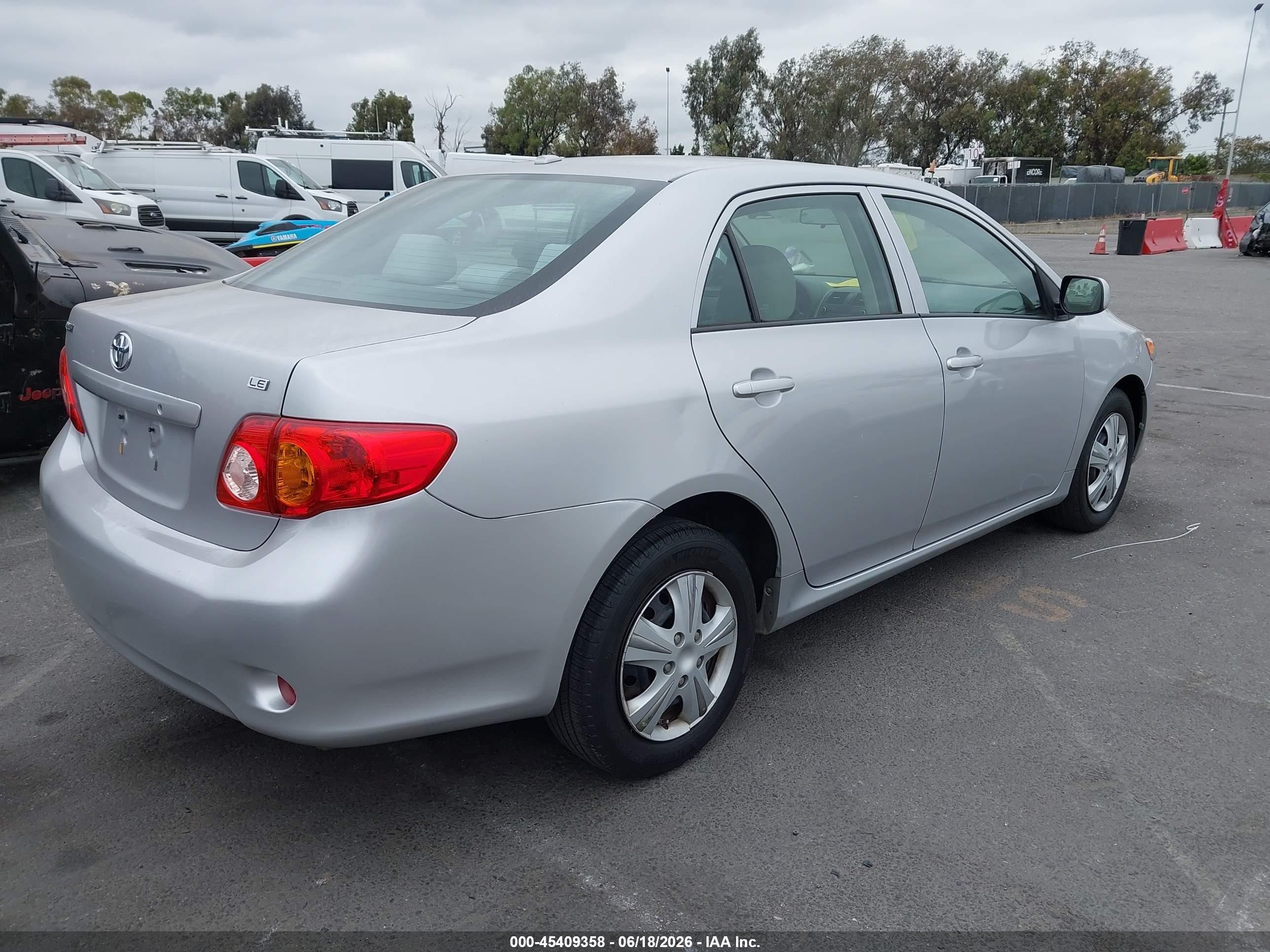 2010 Toyota Corolla Le Серебряный vin: 1NXBU4EE5AZ302592
