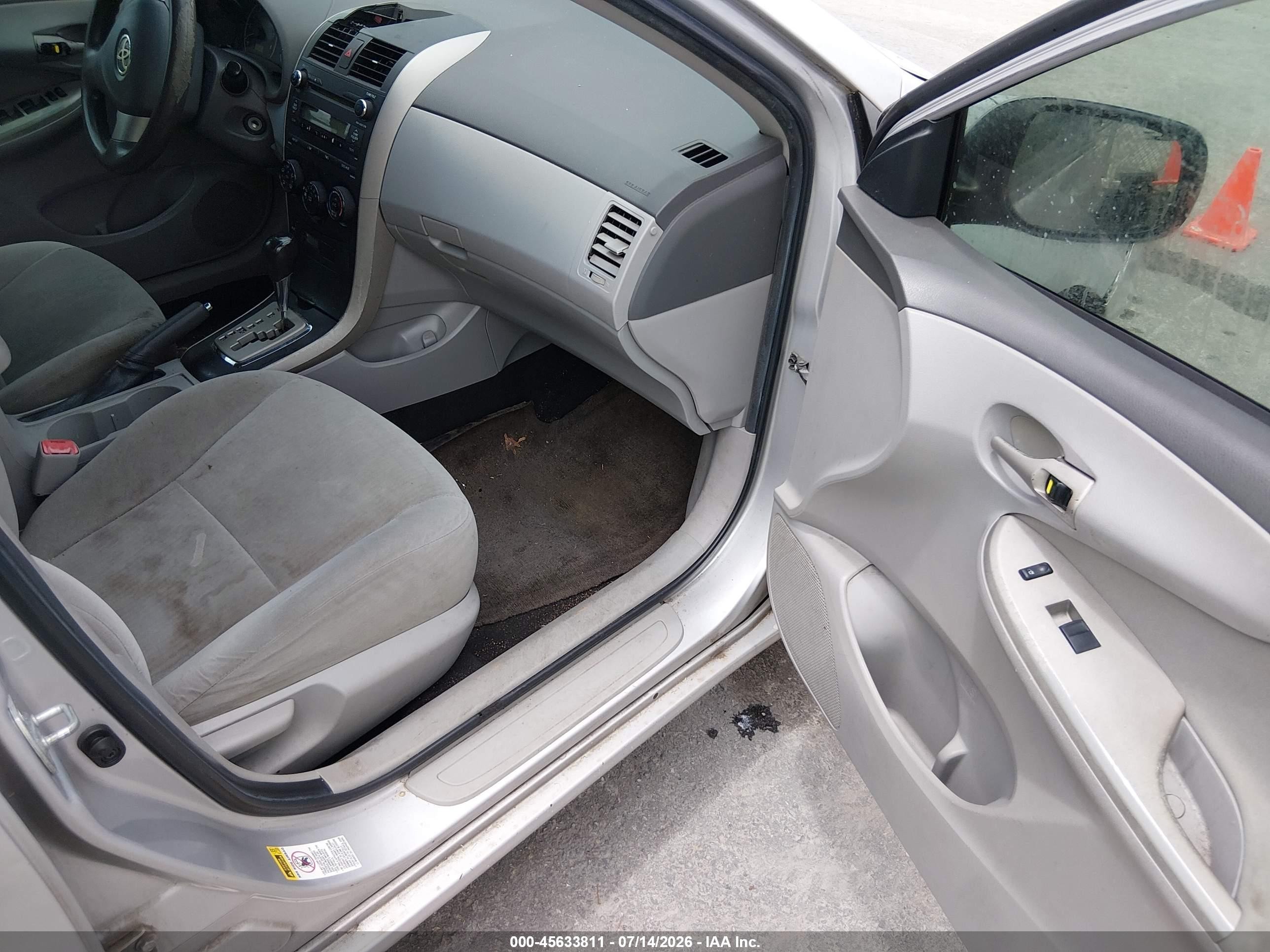 2010 Toyota Corolla Le Серебряный vin: 1NXBU4EE5AZ304651