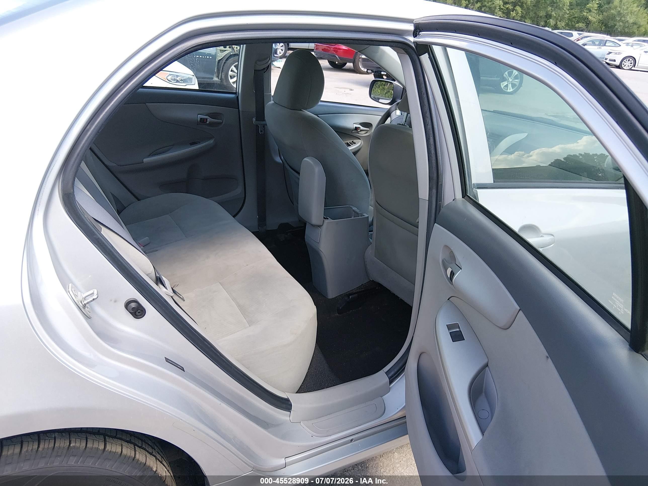 2010 Toyota Corolla Le Silver vin: 1NXBU4EE5AZ309915