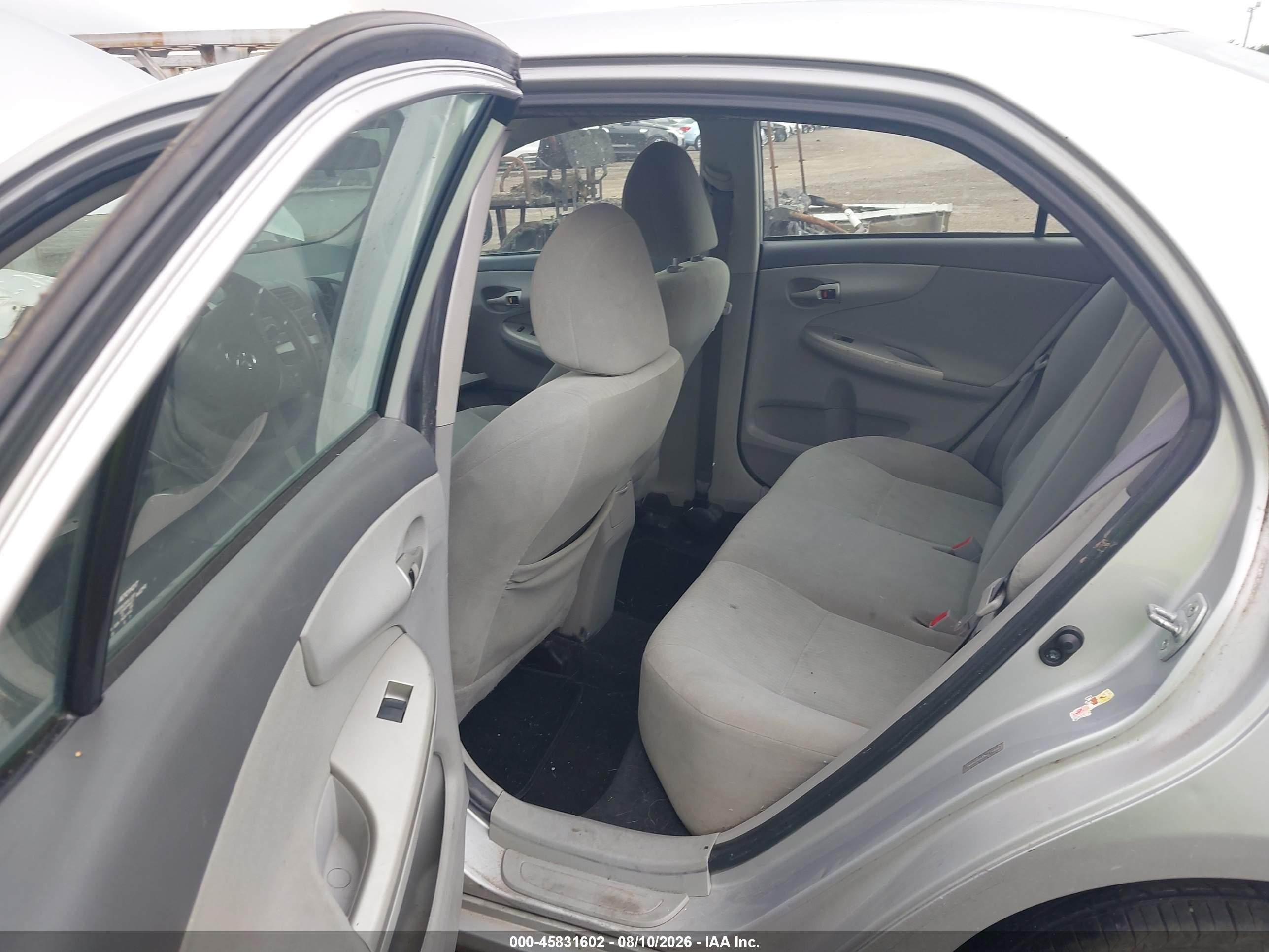 2010 Toyota Corolla Le Silver vin: 1NXBU4EE5AZ316668