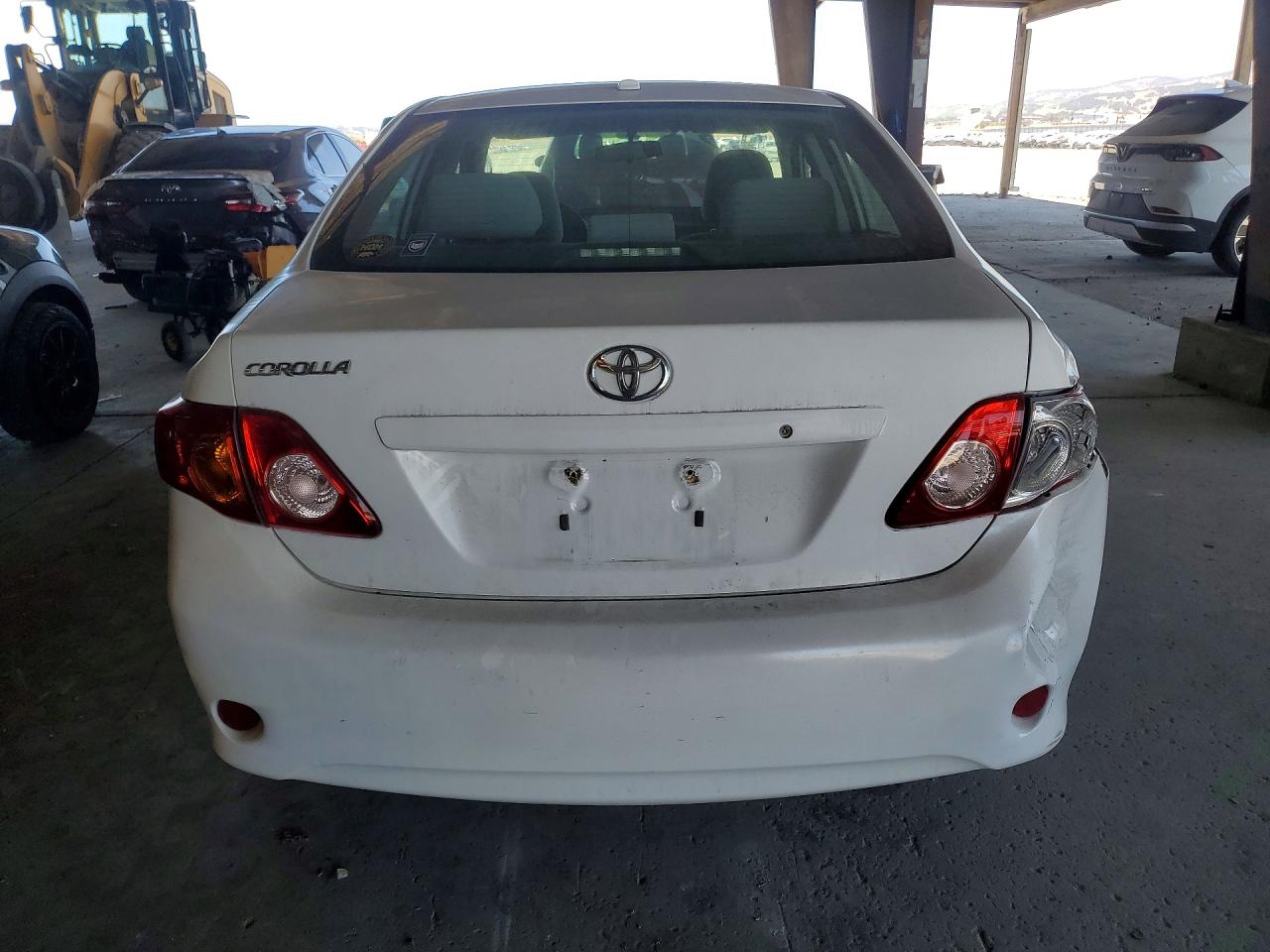 2010 Toyota Corolla Base White vin: 1NXBU4EE5AZ321790