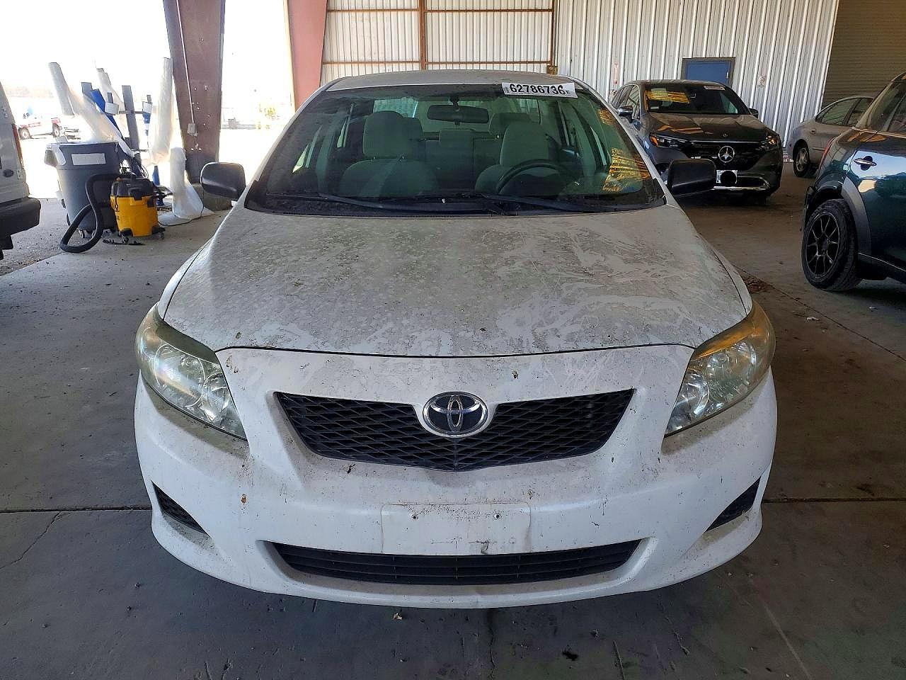 2010 Toyota Corolla Base White vin: 1NXBU4EE5AZ321790