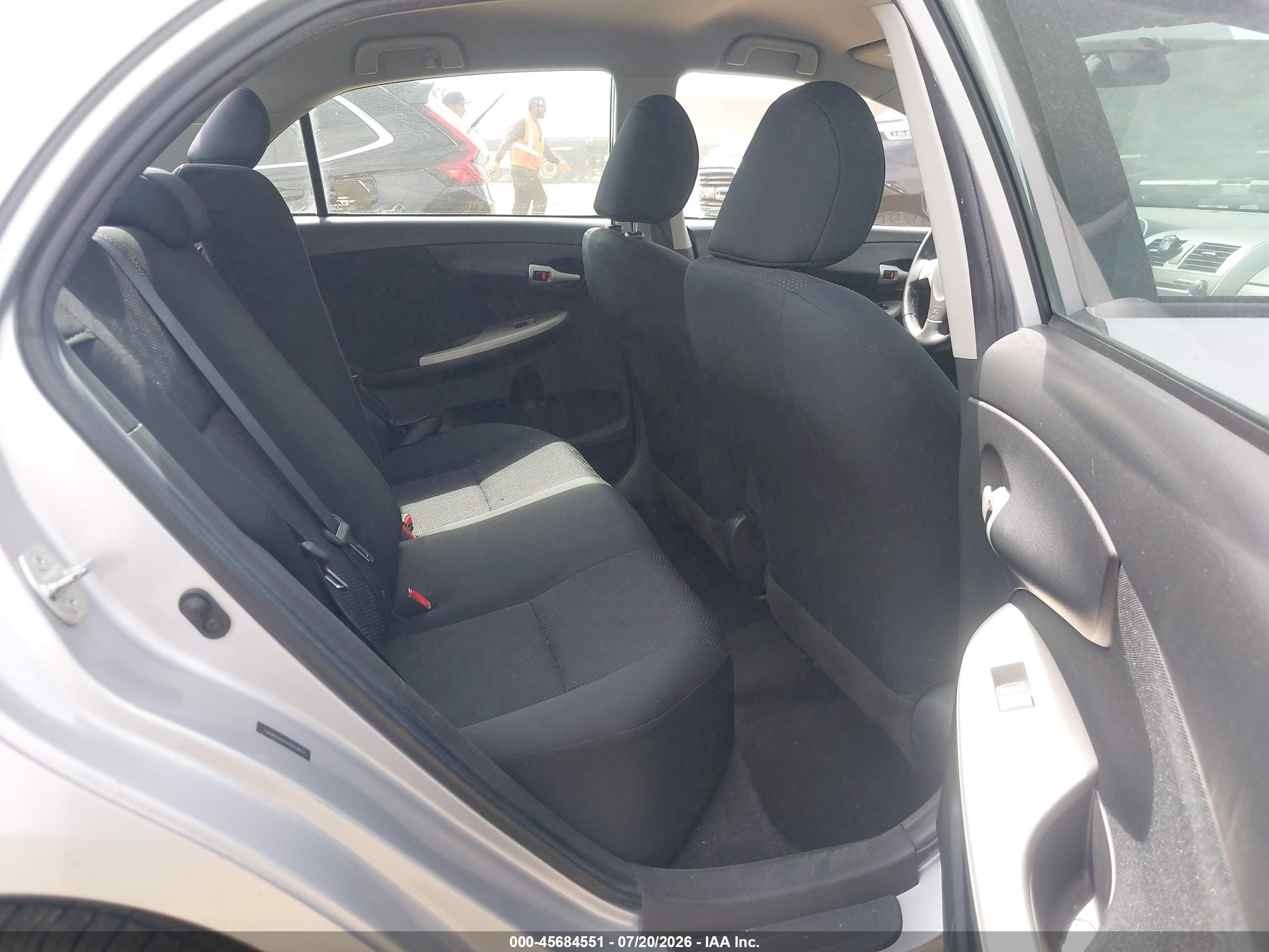 2010 Toyota Corolla S Silver vin: 1NXBU4EE5AZ323877