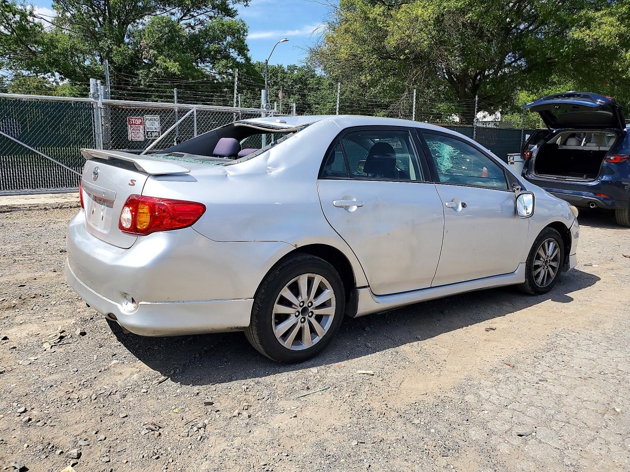 2010 Toyota Corolla S Silver vin: 1NXBU4EE5AZ337634