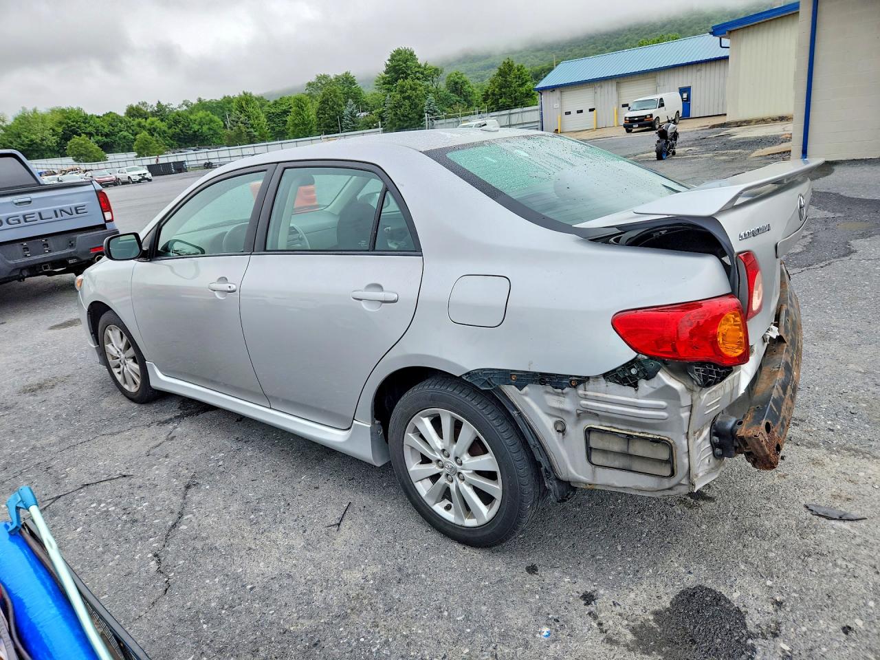 2010 Toyota Corolla S Silver vin: 1NXBU4EE5AZ375509