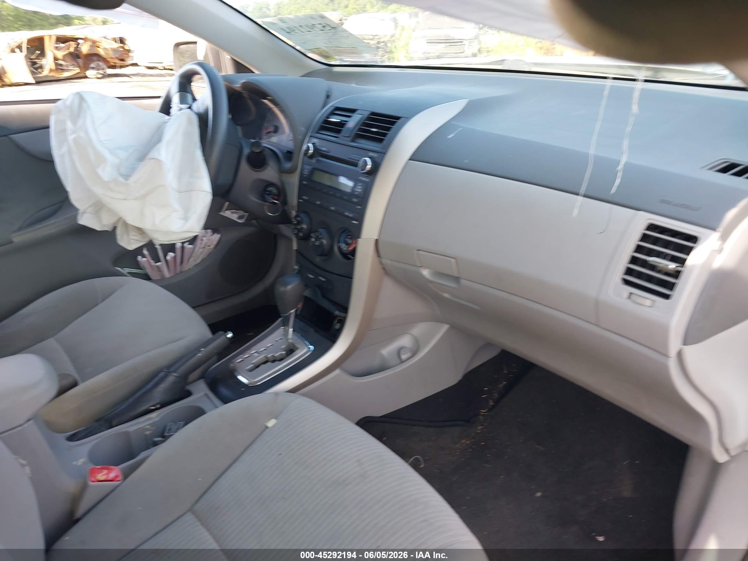 2010 Toyota Corolla Le Silver vin: 1NXBU4EE6AZ178526