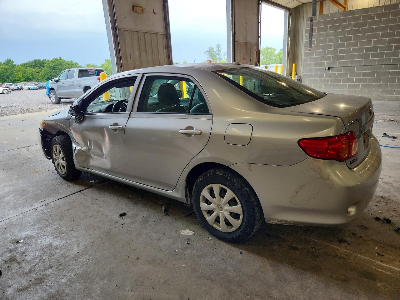 2010 Toyota Corolla Le Silver vin: 1NXBU4EE6AZ180969
