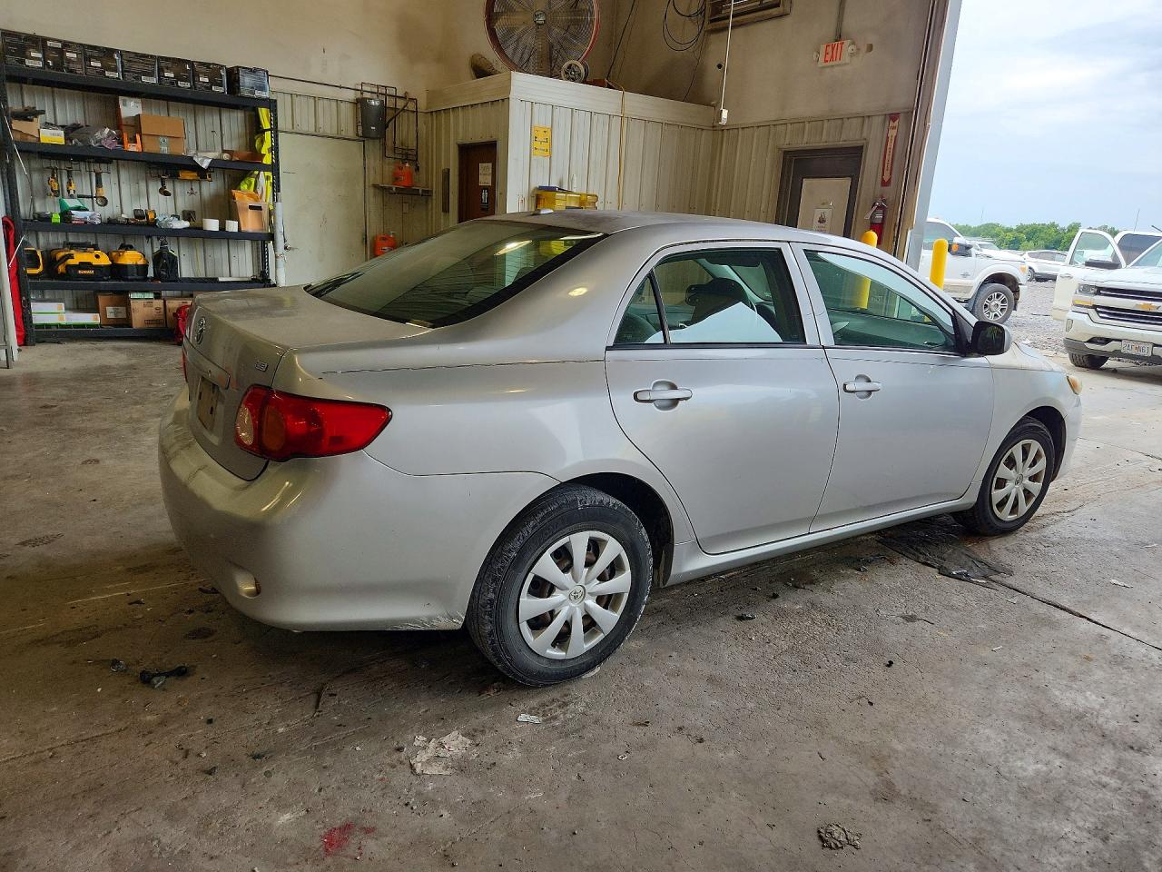 2010 Toyota Corolla Le Silver vin: 1NXBU4EE6AZ180969