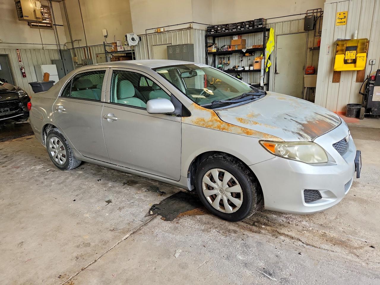 2010 Toyota Corolla Le Silver vin: 1NXBU4EE6AZ180969