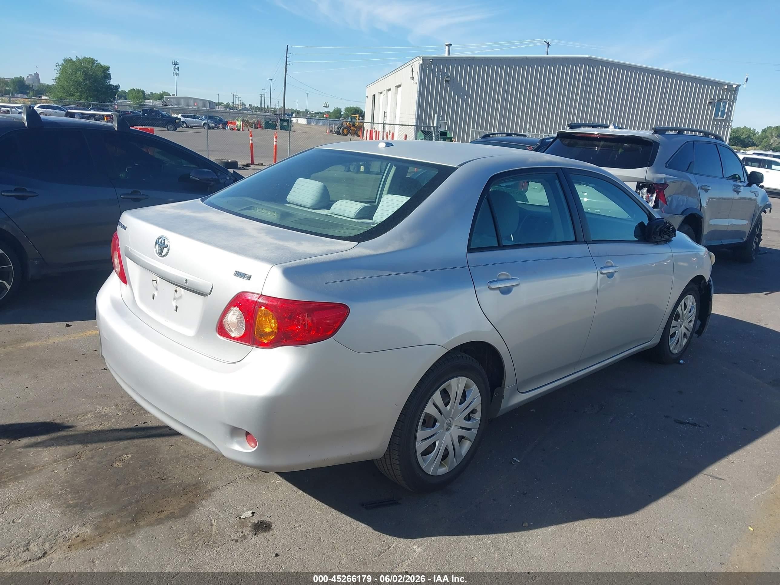 2010 Toyota Corolla Xle Серебряный vin: 1NXBU4EE6AZ195343