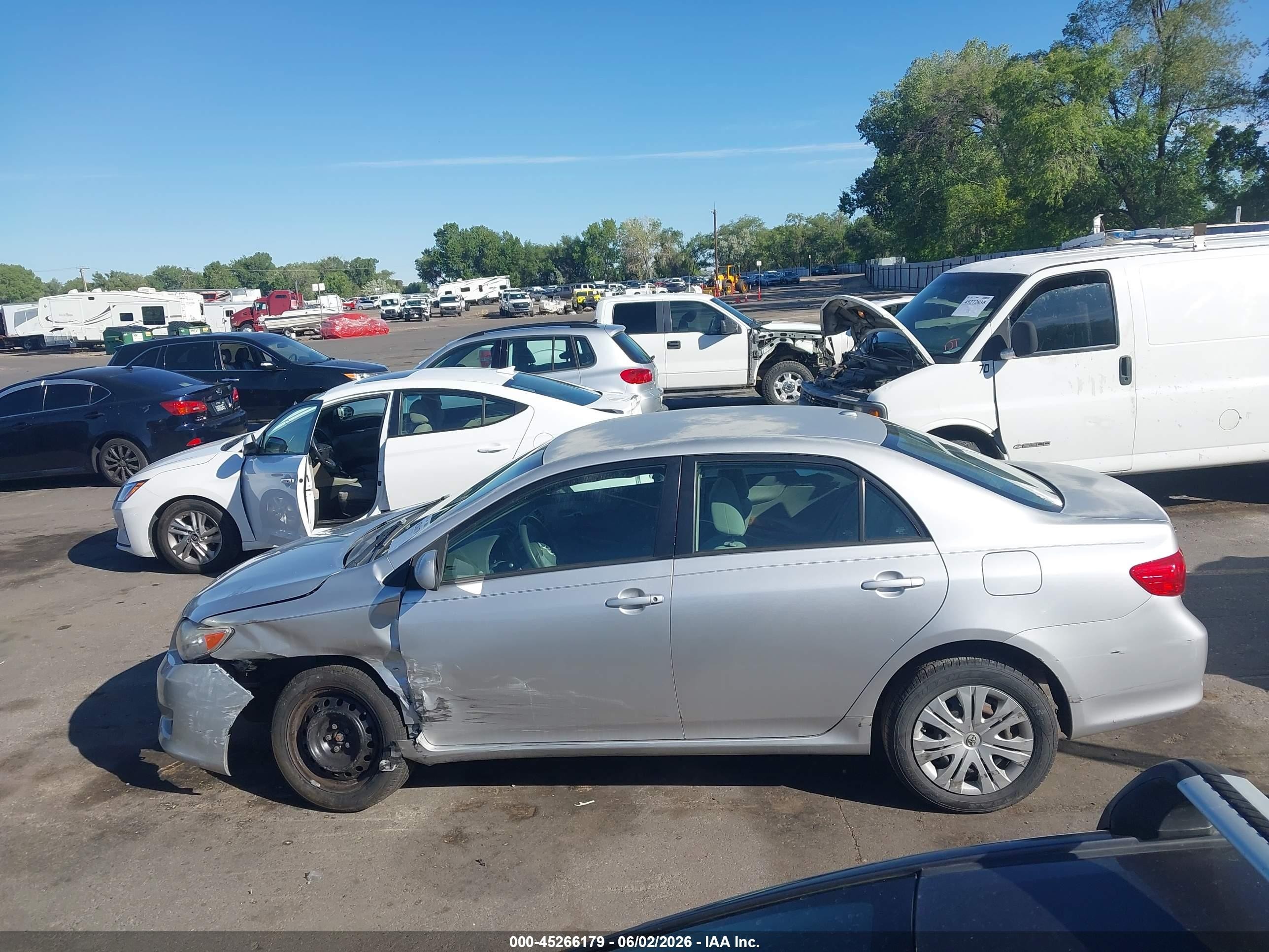2010 Toyota Corolla Xle Серебряный vin: 1NXBU4EE6AZ195343