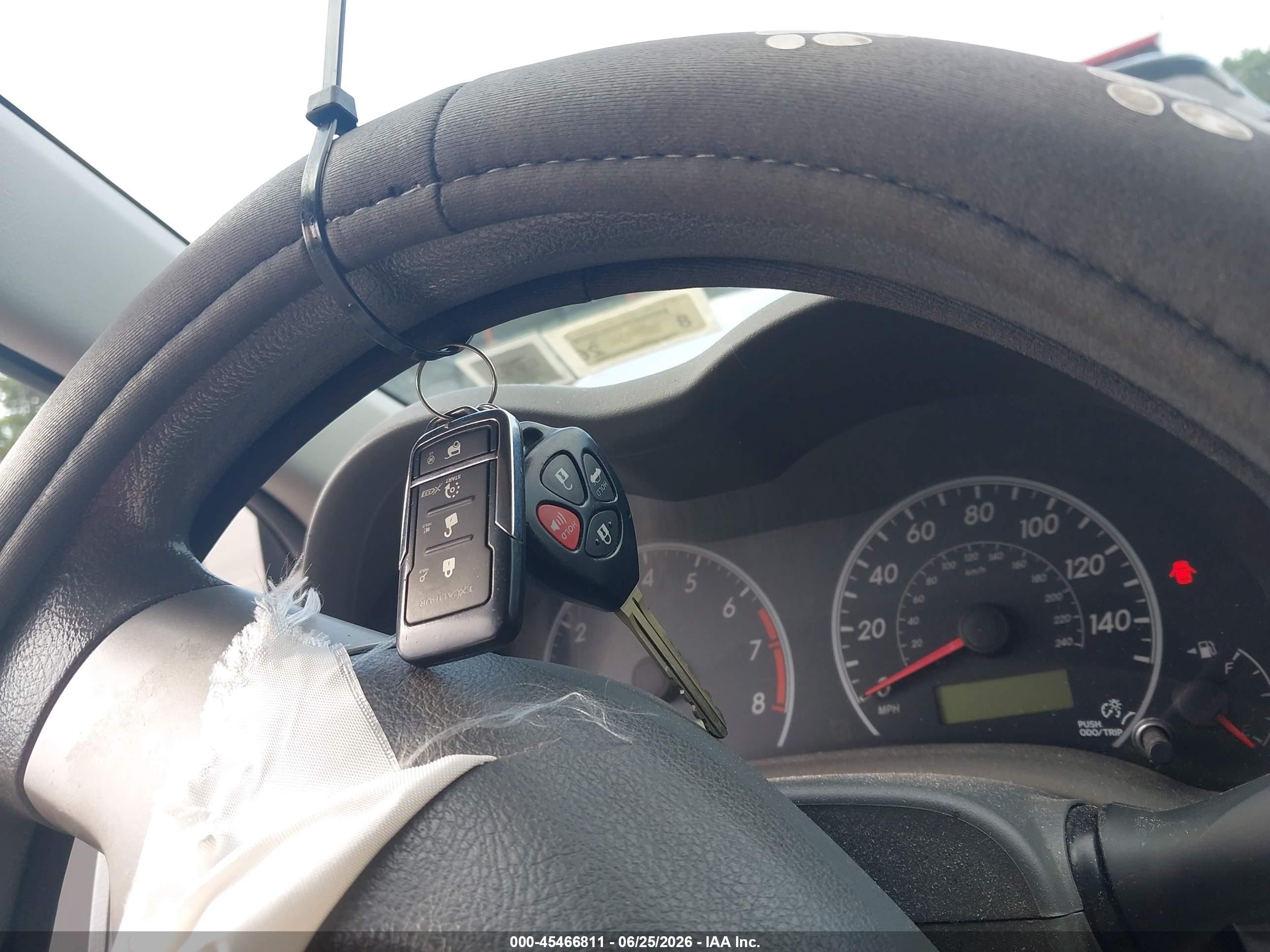 2010 Toyota Corolla Le Silver vin: 1NXBU4EE6AZ200511