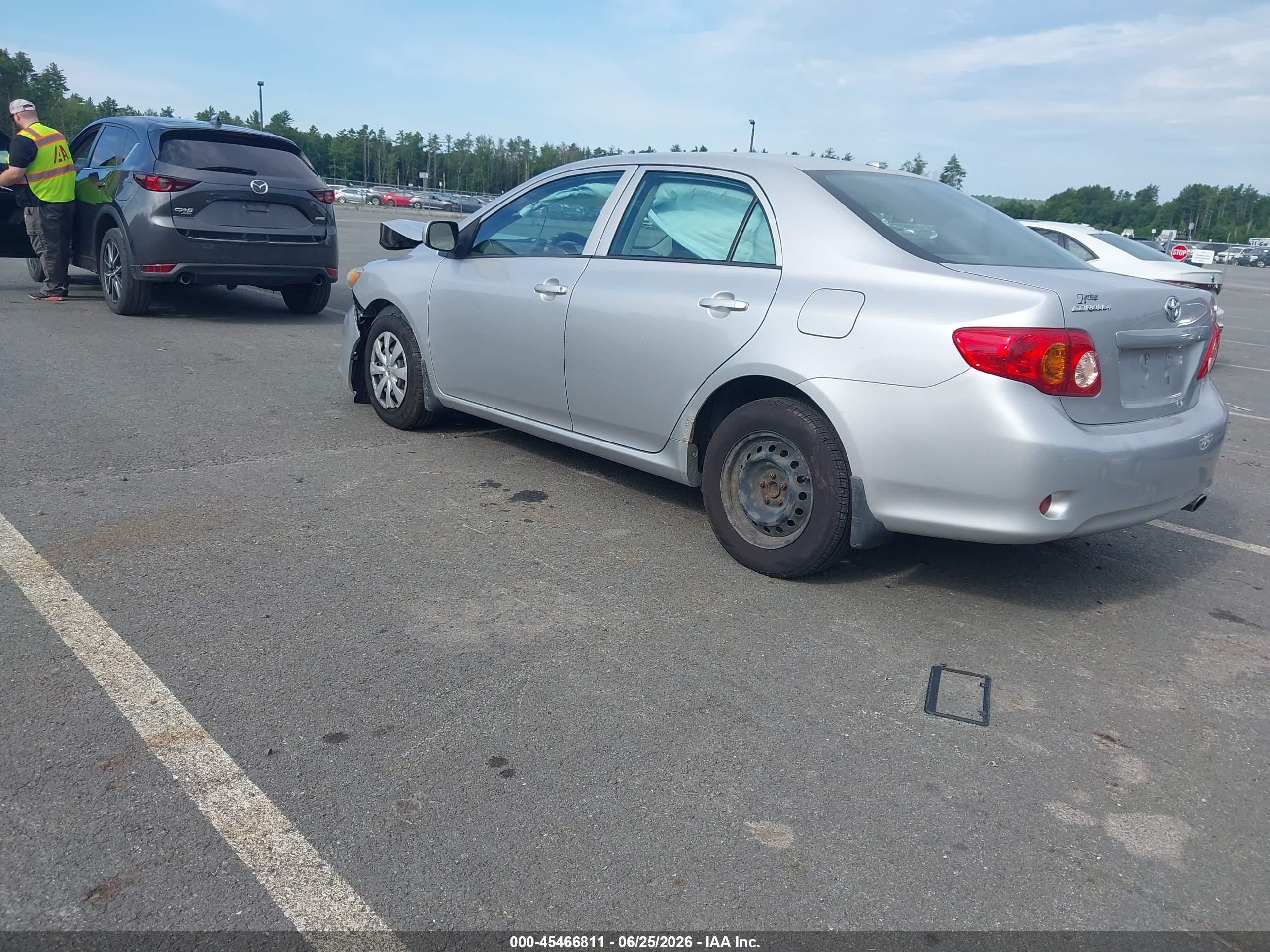 2010 Toyota Corolla Le Silver vin: 1NXBU4EE6AZ200511