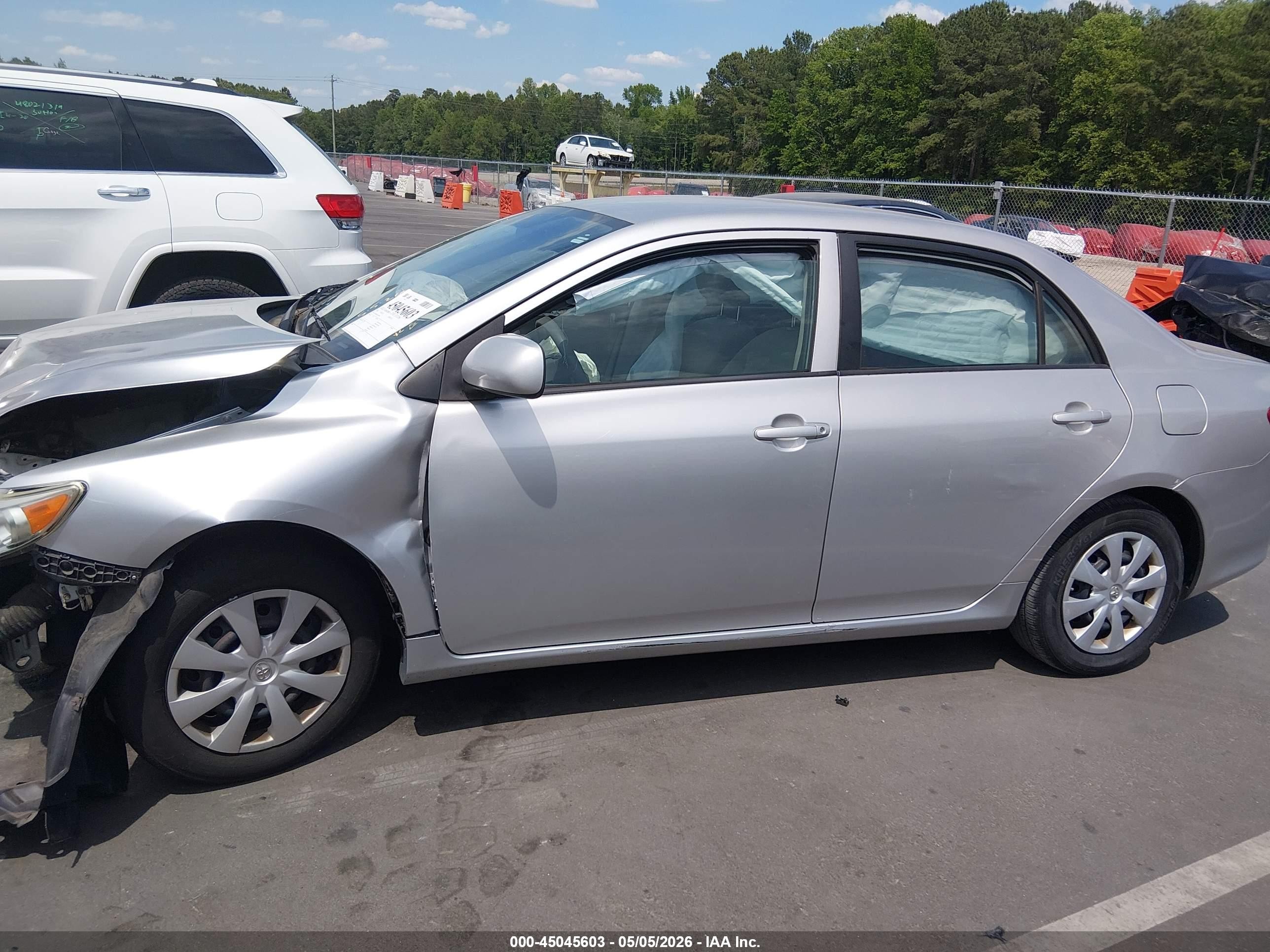 2010 Toyota Corolla Le Silver vin: 1NXBU4EE6AZ207944