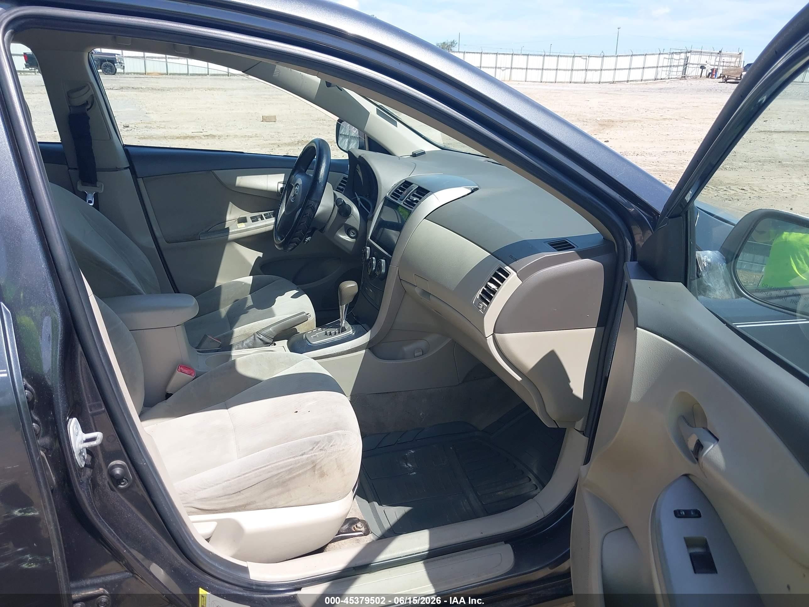 2010 Toyota Corolla Le Black vin: 1NXBU4EE6AZ210441