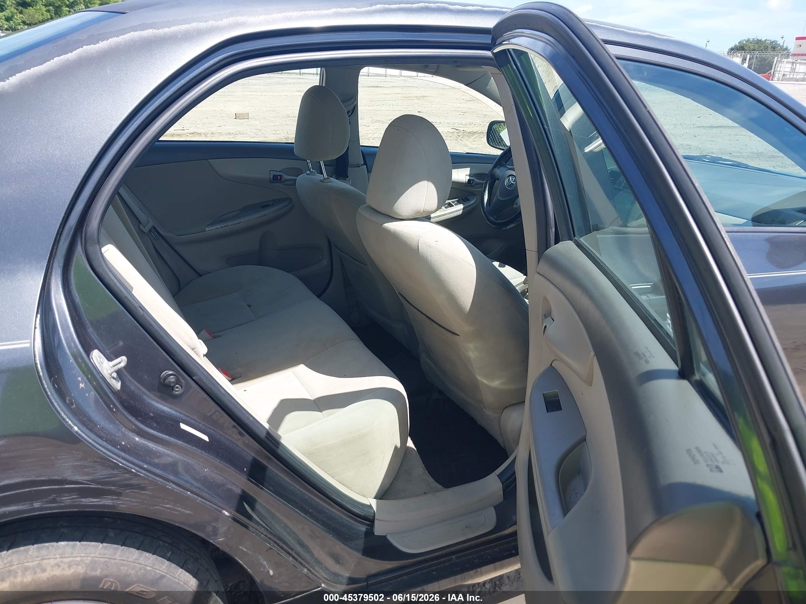 2010 Toyota Corolla Le Black vin: 1NXBU4EE6AZ210441