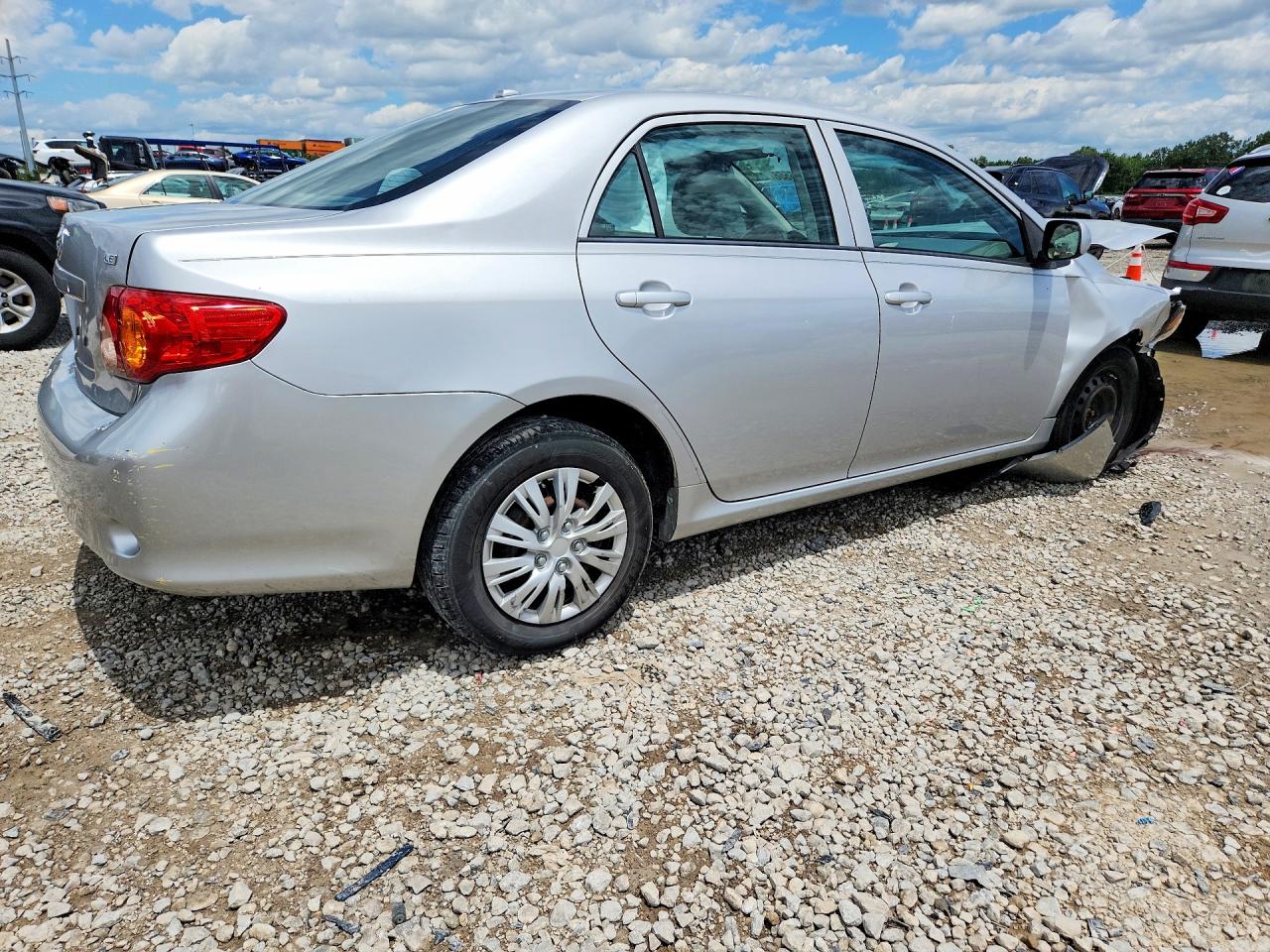 2010 Toyota Corolla Le Silver vin: 1NXBU4EE6AZ241933