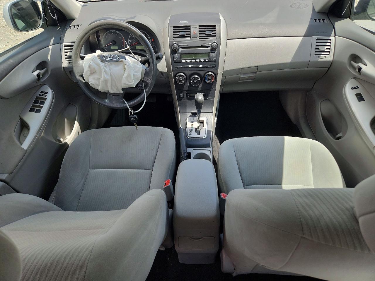 2010 Toyota Corolla Le Silver vin: 1NXBU4EE6AZ241933