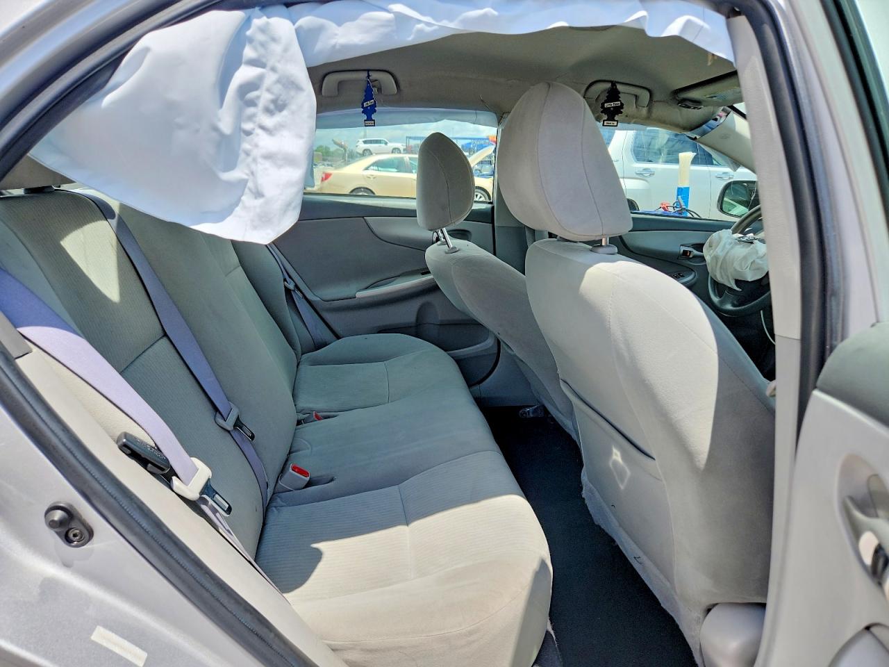 2010 Toyota Corolla Le Silver vin: 1NXBU4EE6AZ241933