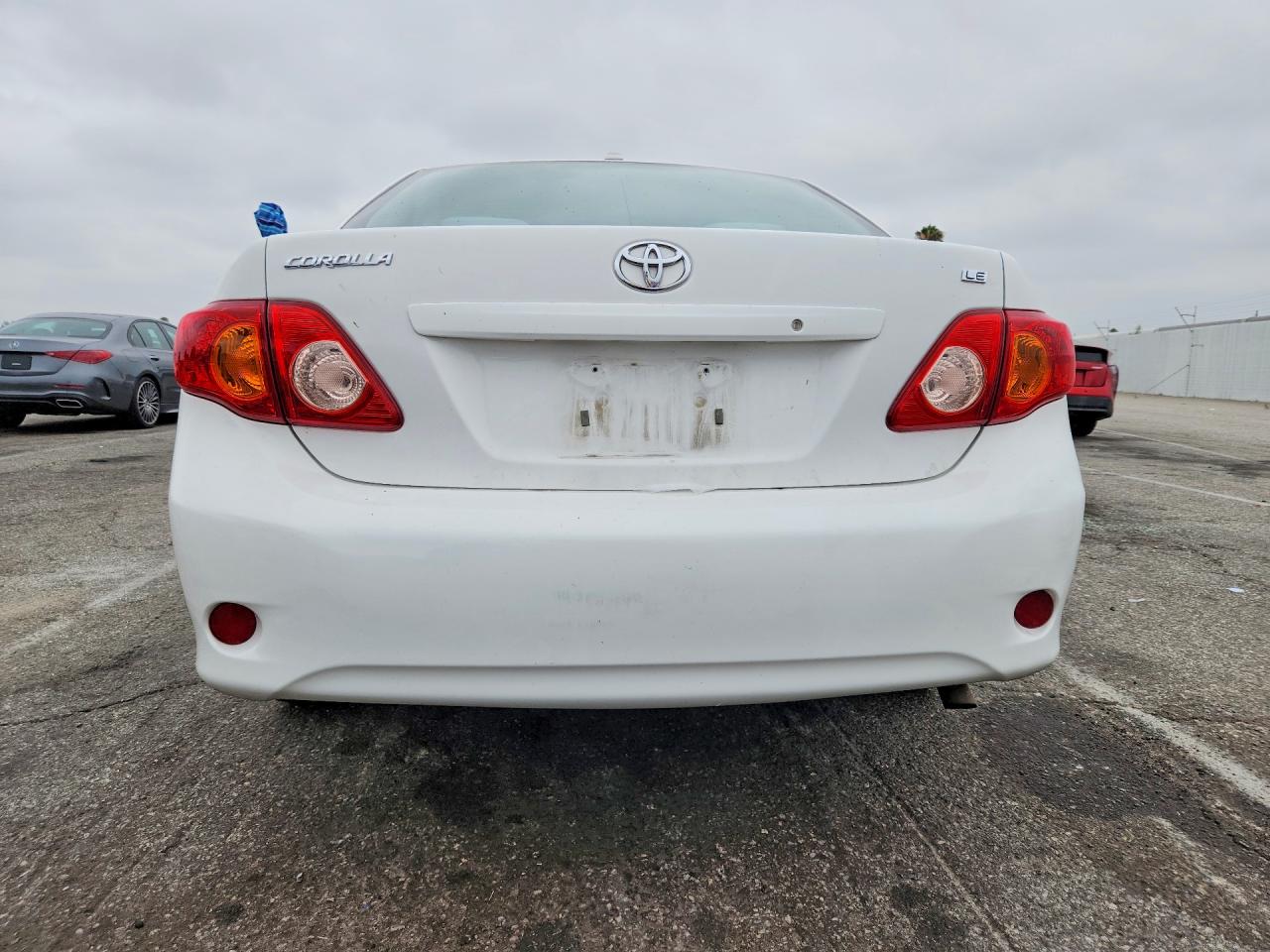 2010 Toyota Corolla Le White vin: 1NXBU4EE6AZ250082