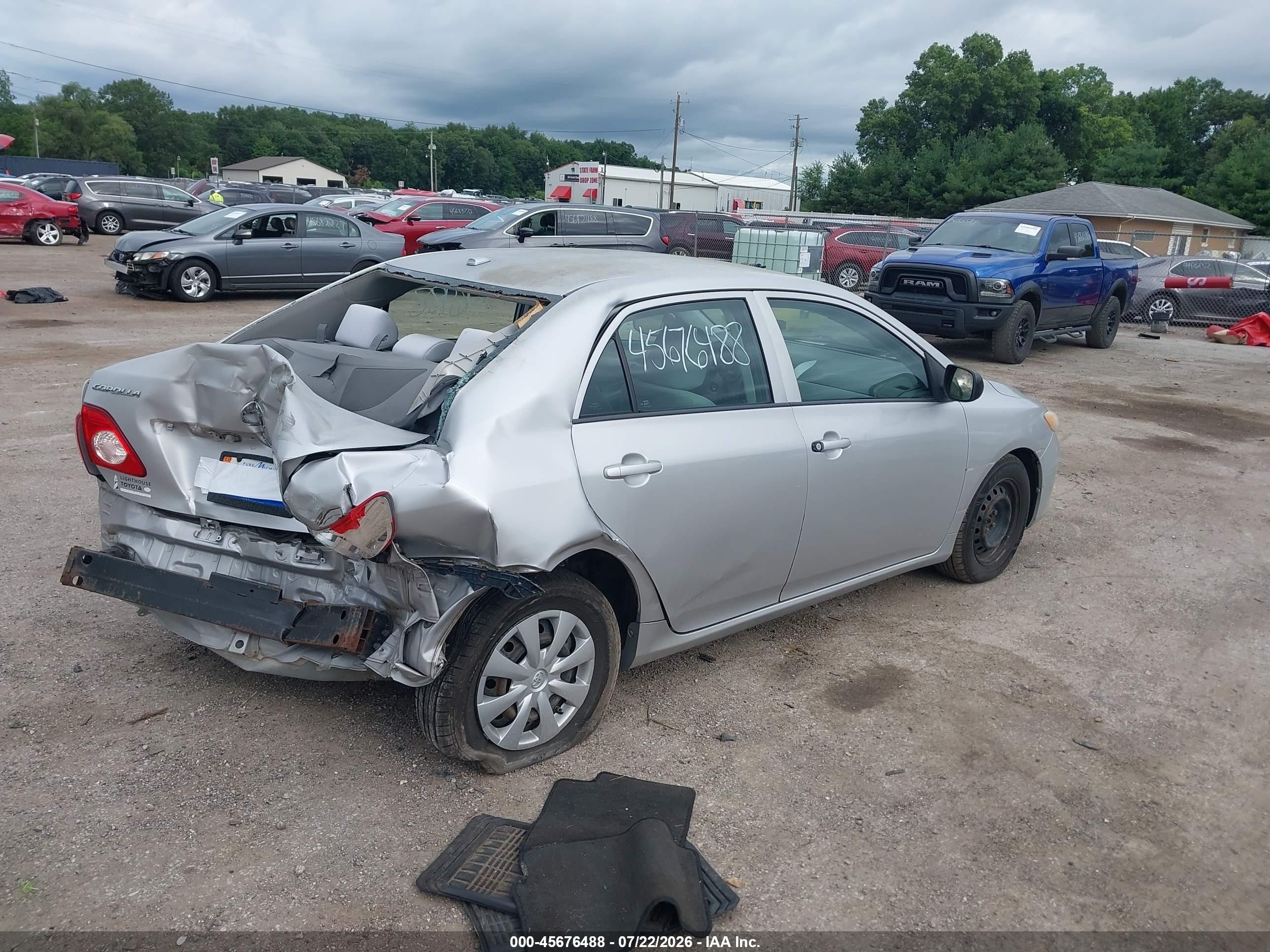 2010 Toyota Corolla   Silver vin: 1NXBU4EE6AZ270218