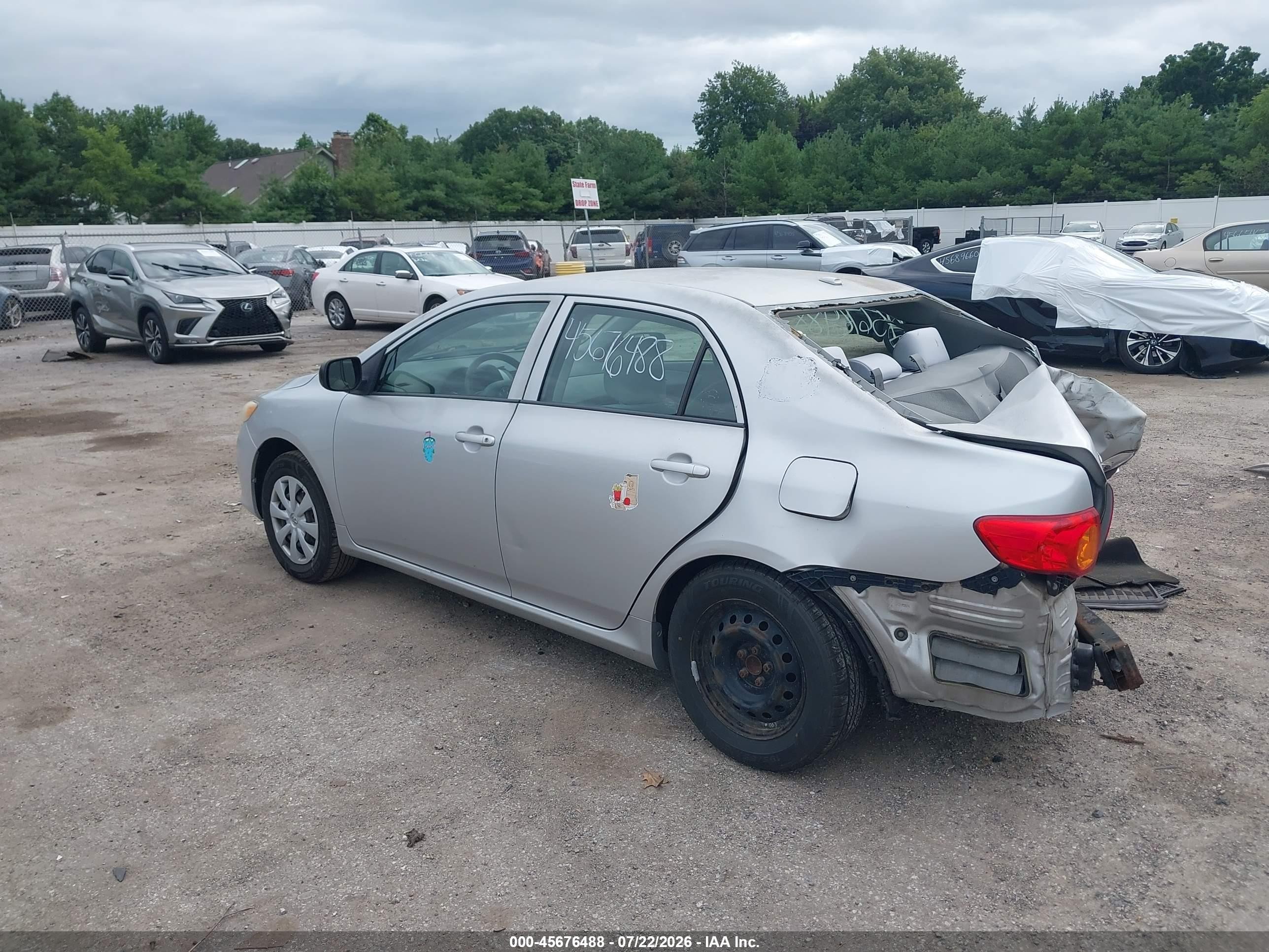 2010 Toyota Corolla   Silver vin: 1NXBU4EE6AZ270218