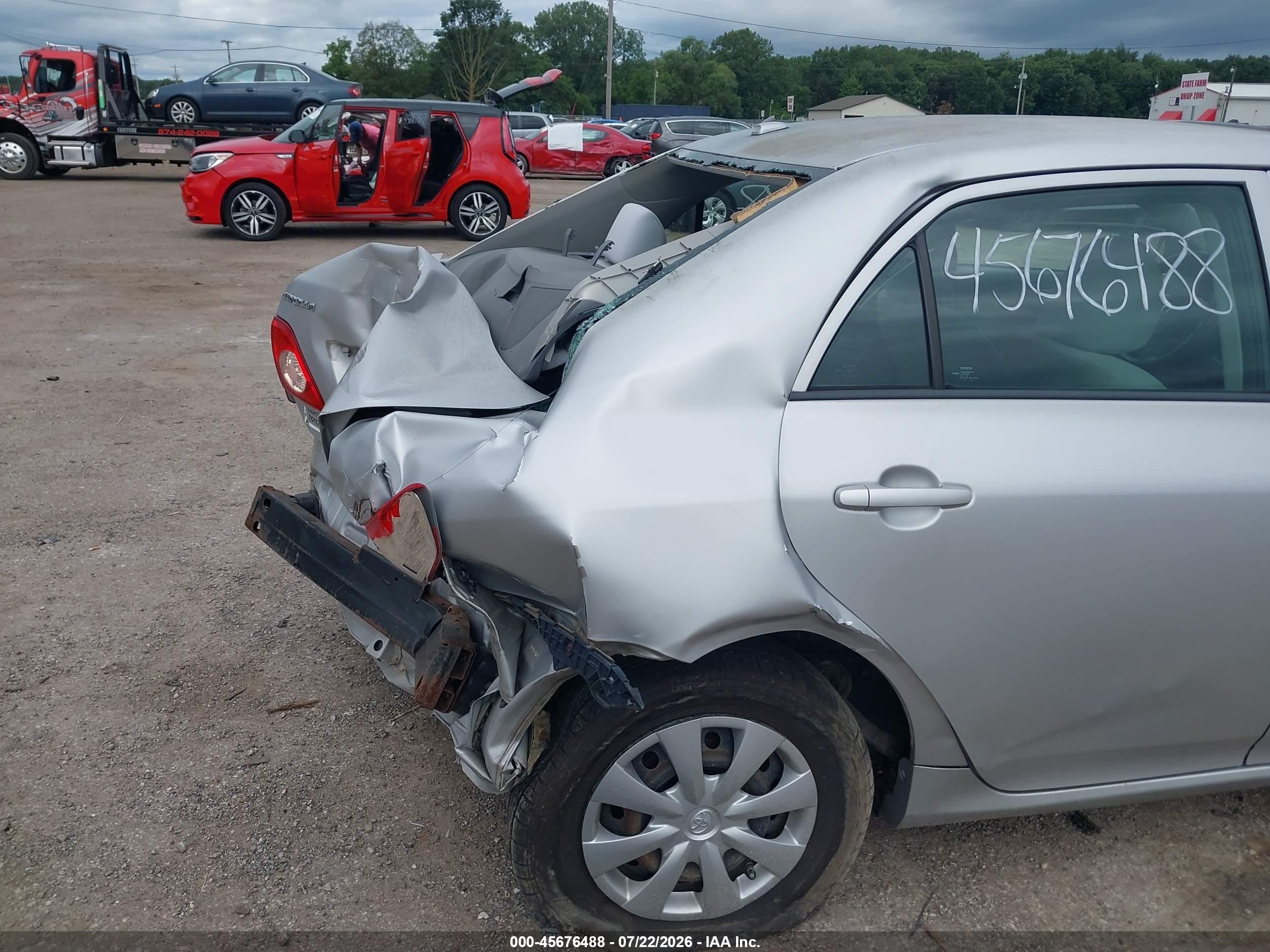 2010 Toyota Corolla   Silver vin: 1NXBU4EE6AZ270218