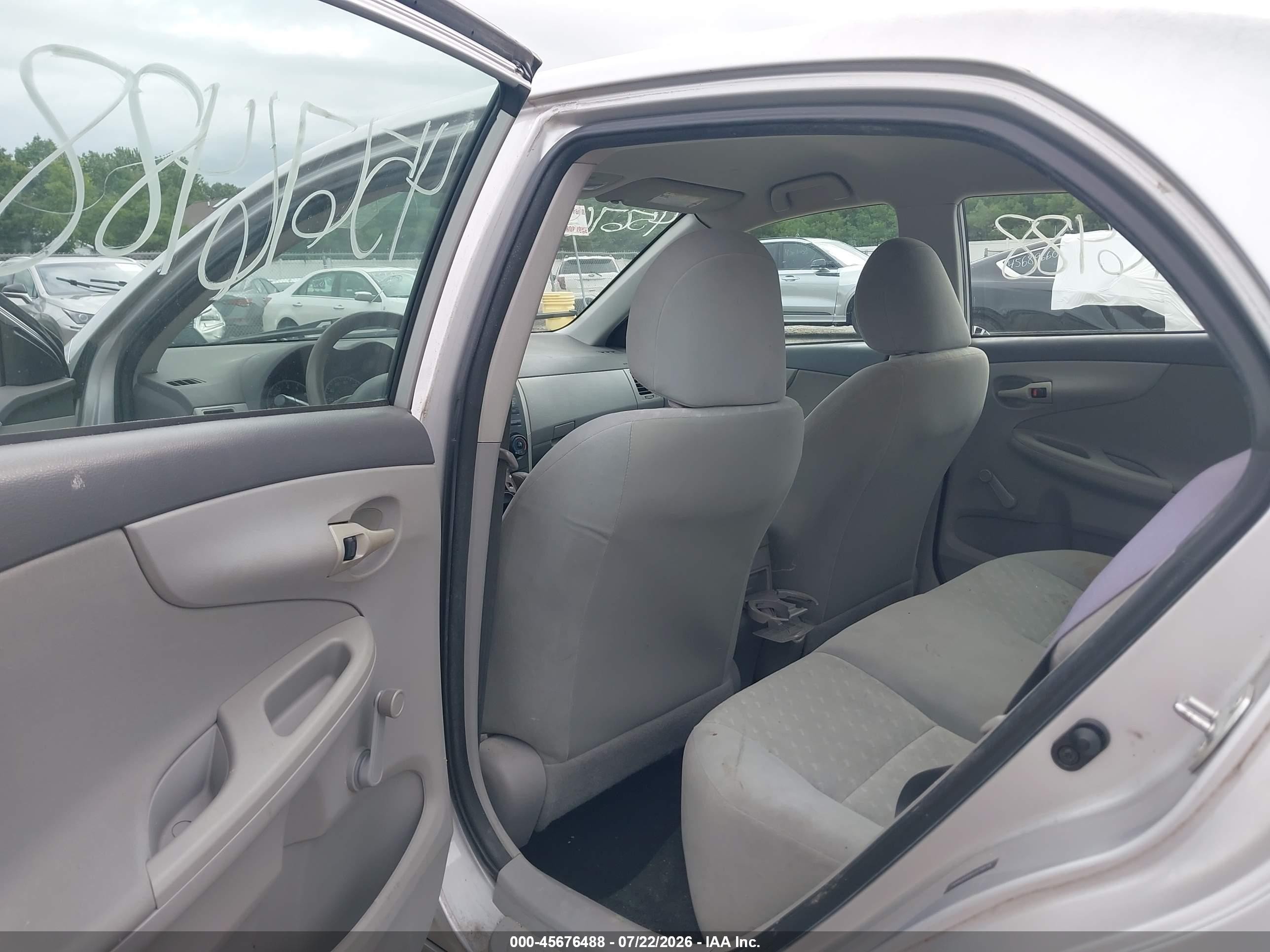 2010 Toyota Corolla   Silver vin: 1NXBU4EE6AZ270218