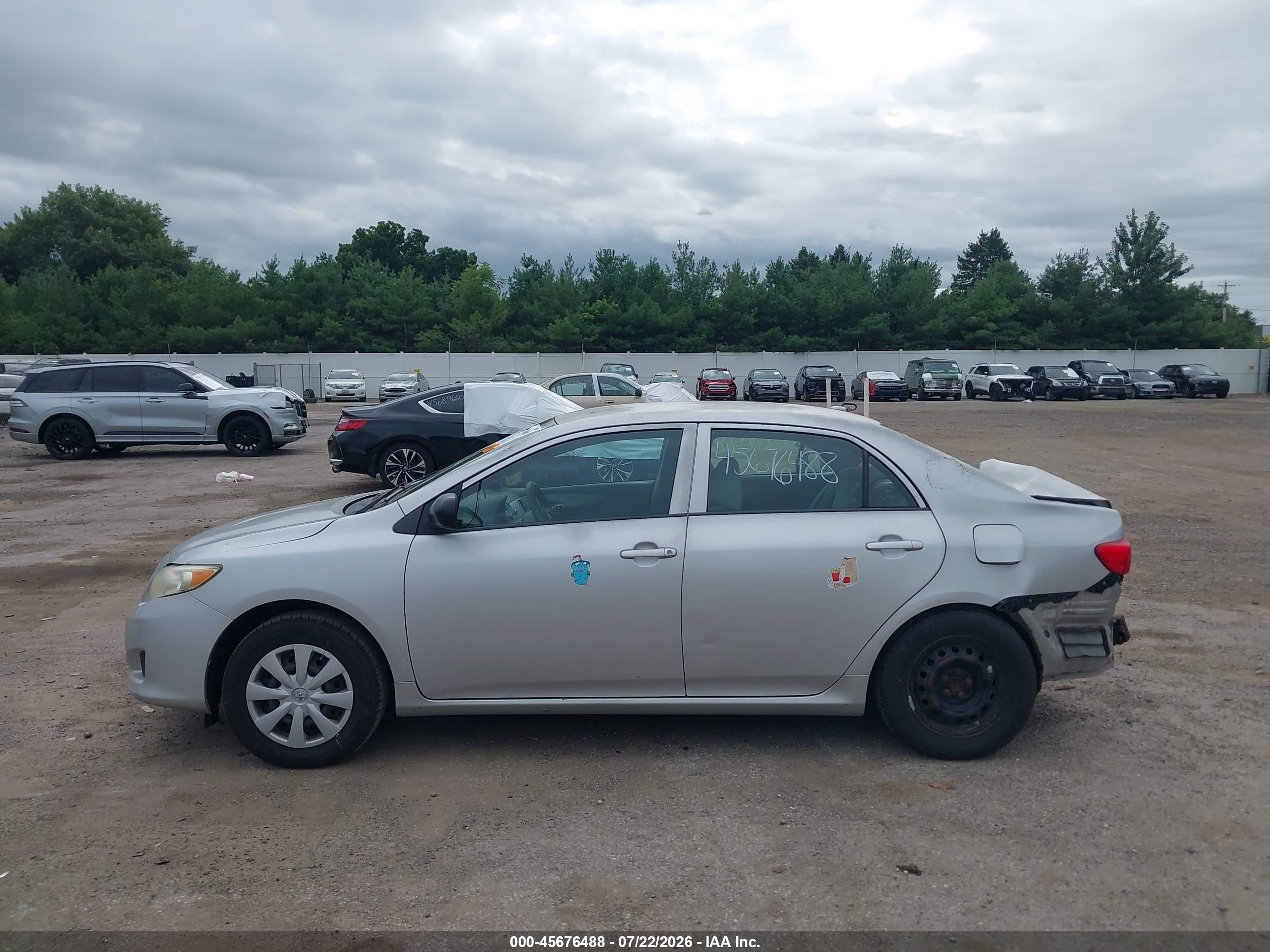 2010 Toyota Corolla   Silver vin: 1NXBU4EE6AZ270218
