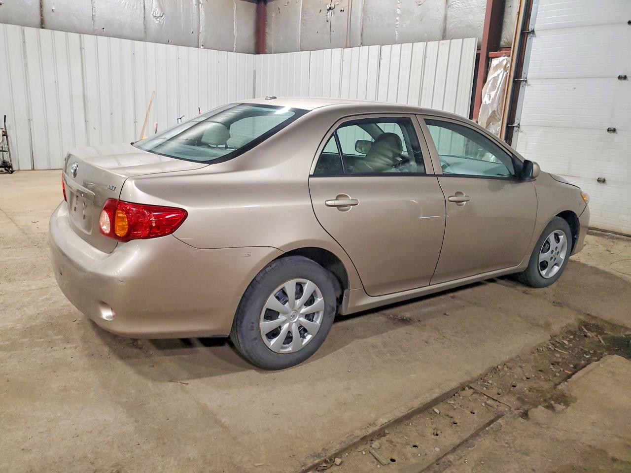 2010 Toyota Corolla Le Золотой vin: 1NXBU4EE6AZ281977