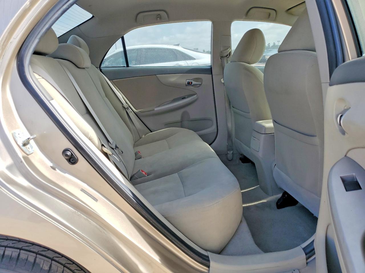 2010 Toyota Corolla Le Gold vin: 1NXBU4EE6AZ284006