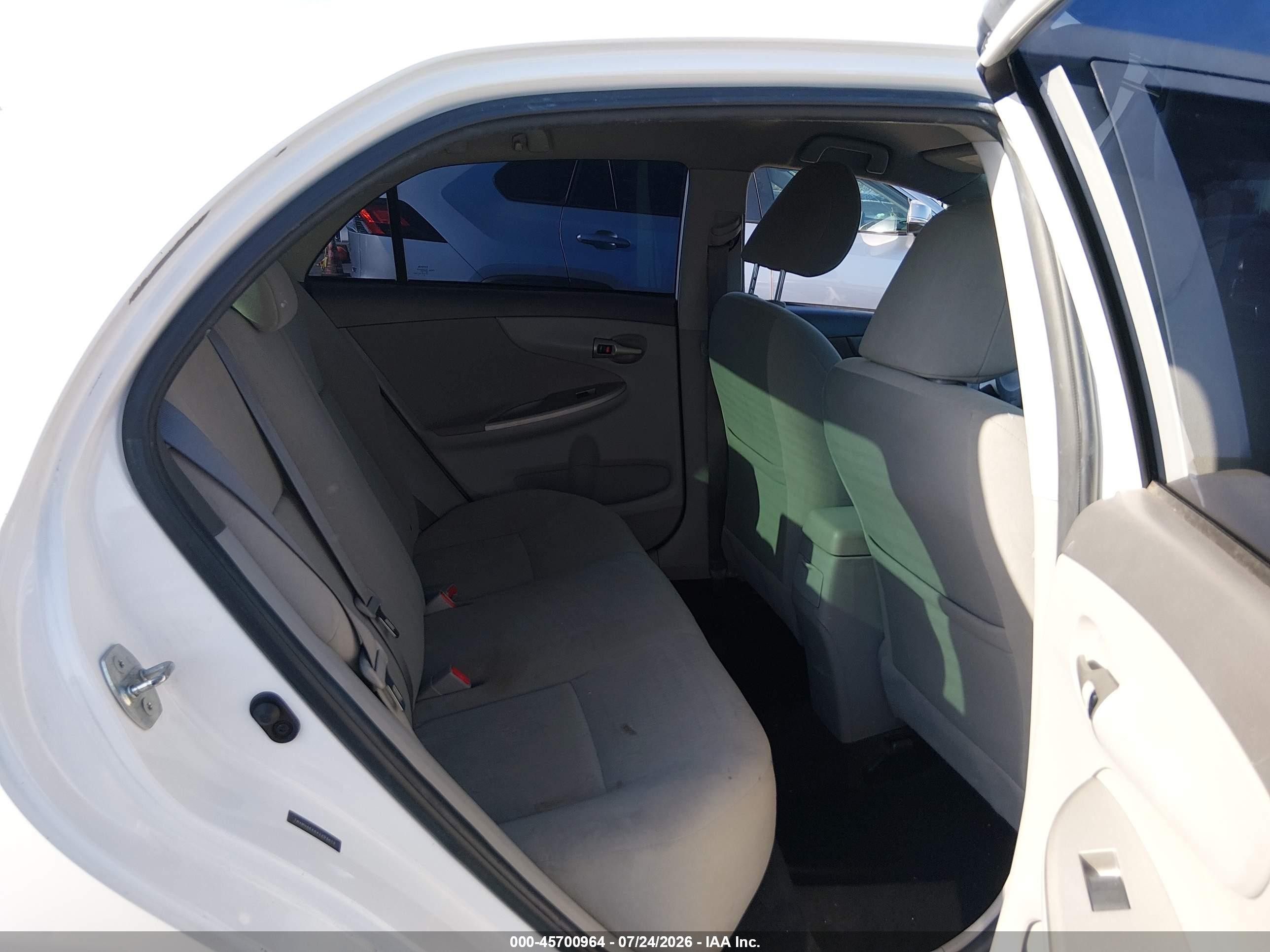 2010 Toyota Corolla Le White vin: 1NXBU4EE6AZ293613