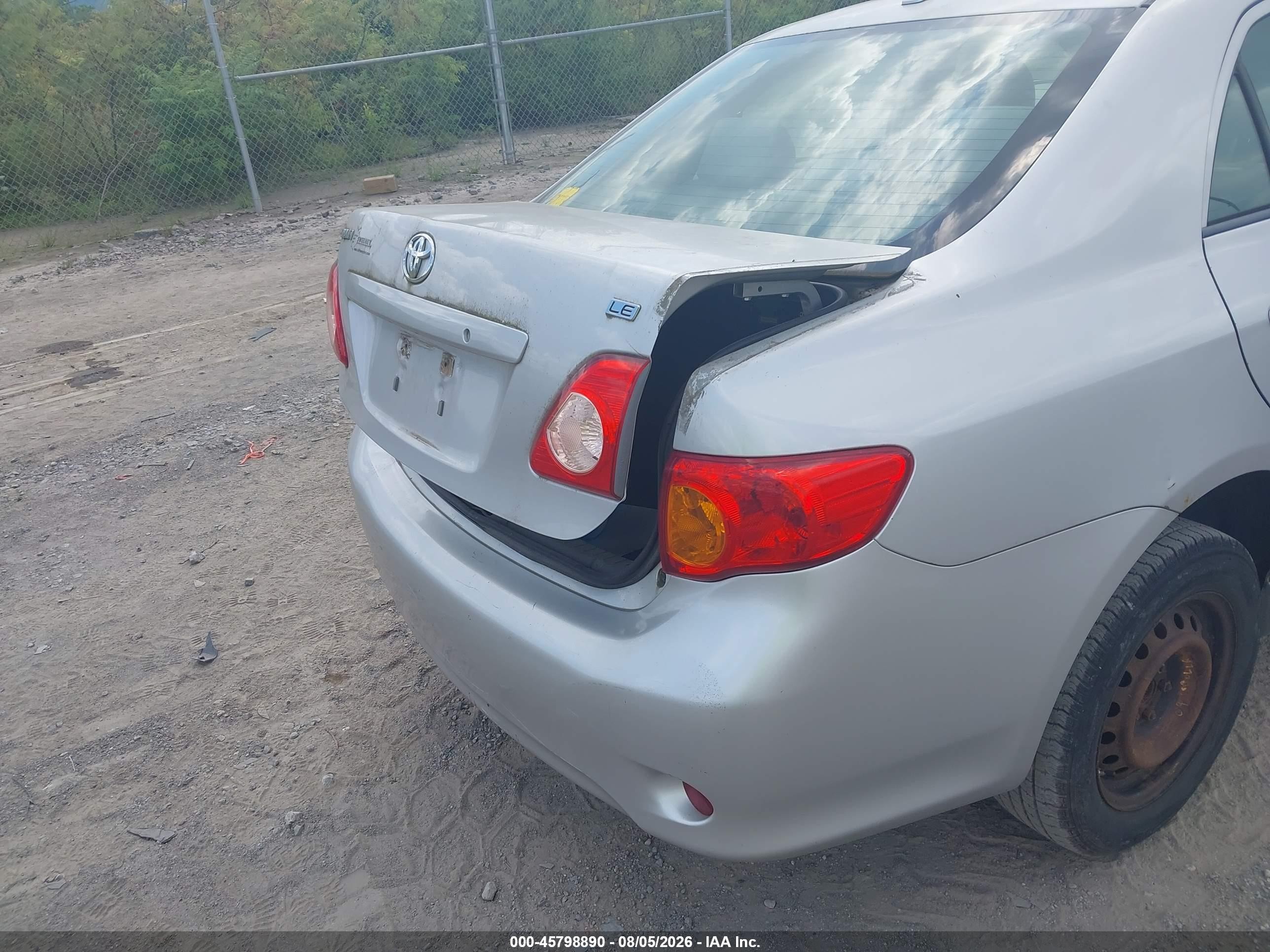 2010 Toyota Corolla Le Silver vin: 1NXBU4EE6AZ301628
