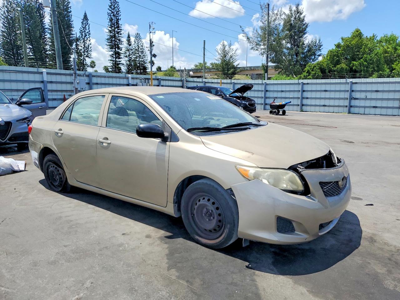 2010 Toyota Corolla Base Бежевый vin: 1NXBU4EE6AZ310569