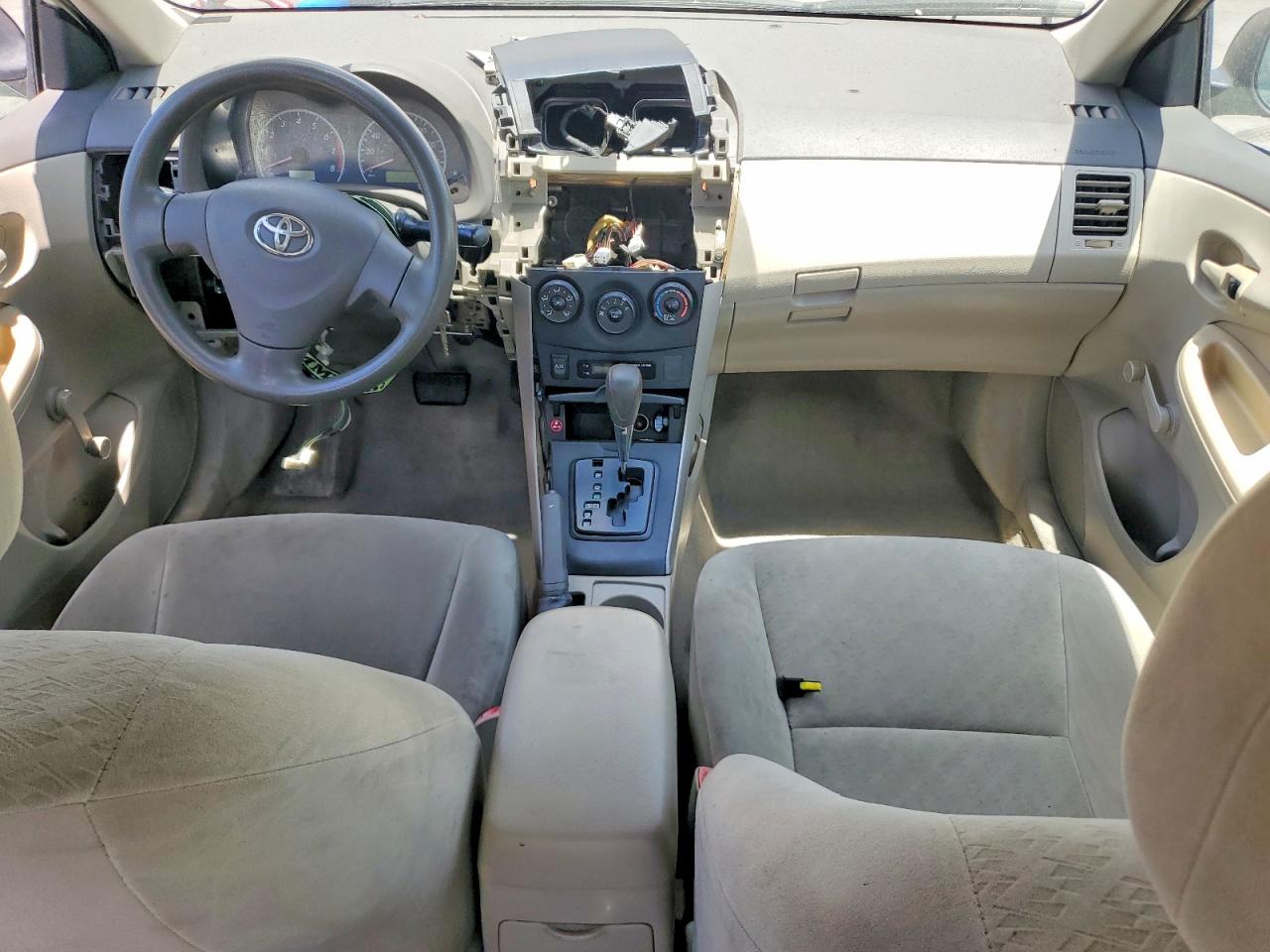 2010 Toyota Corolla Base Бежевый vin: 1NXBU4EE6AZ310569