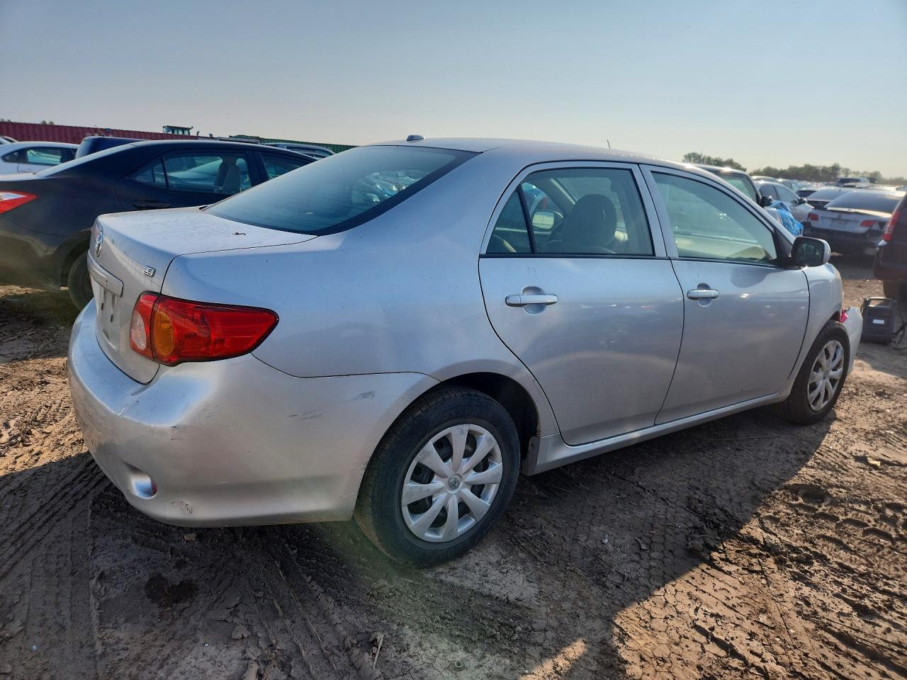 2010 Toyota Corolla Le Silver vin: 1NXBU4EE6AZ318932