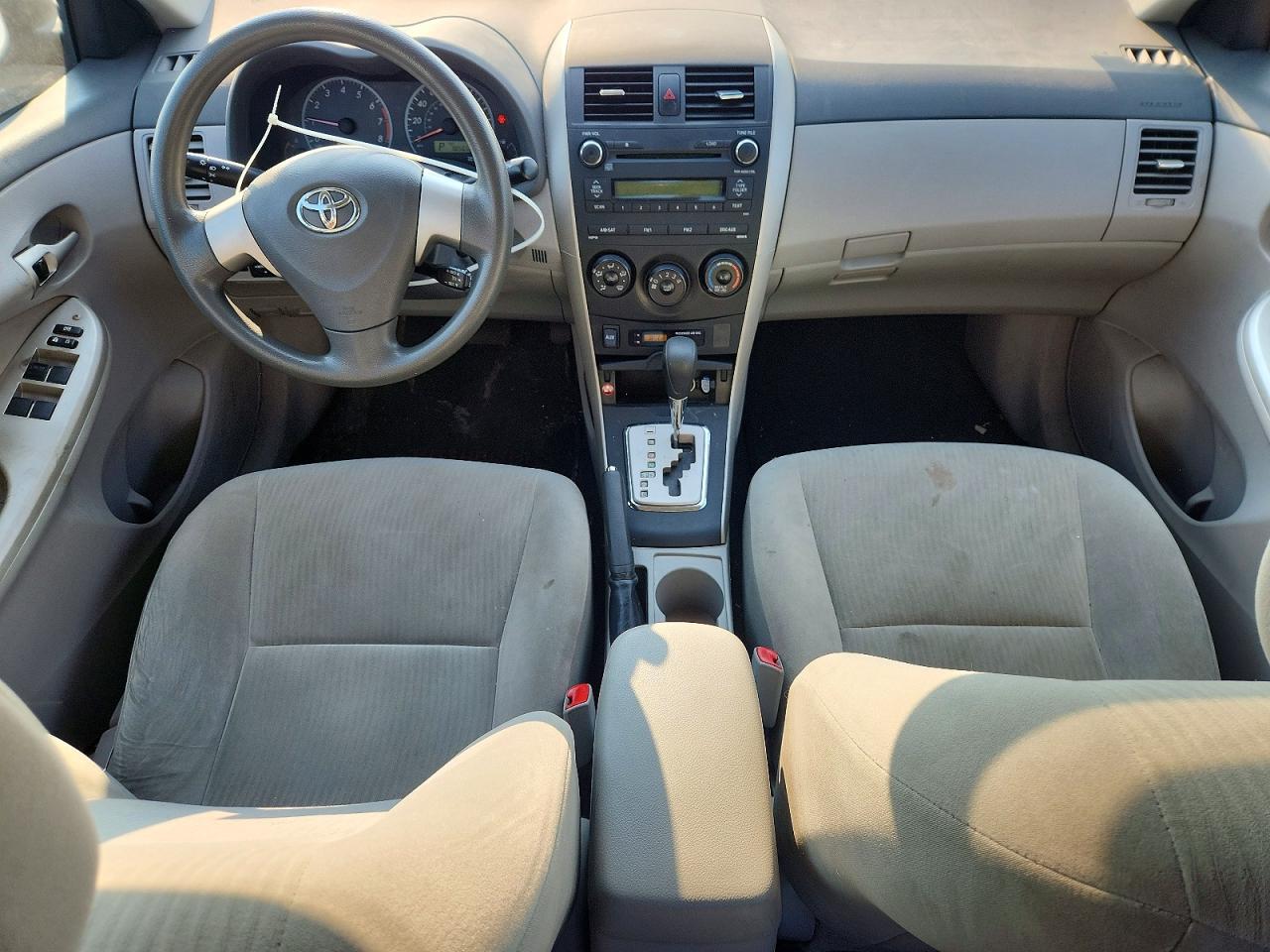 2010 Toyota Corolla Le Silver vin: 1NXBU4EE6AZ318932