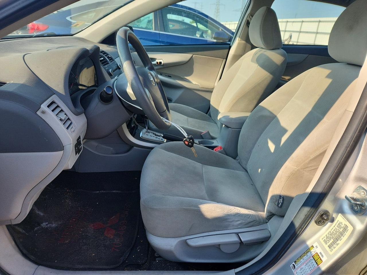 2010 Toyota Corolla Le Silver vin: 1NXBU4EE6AZ318932