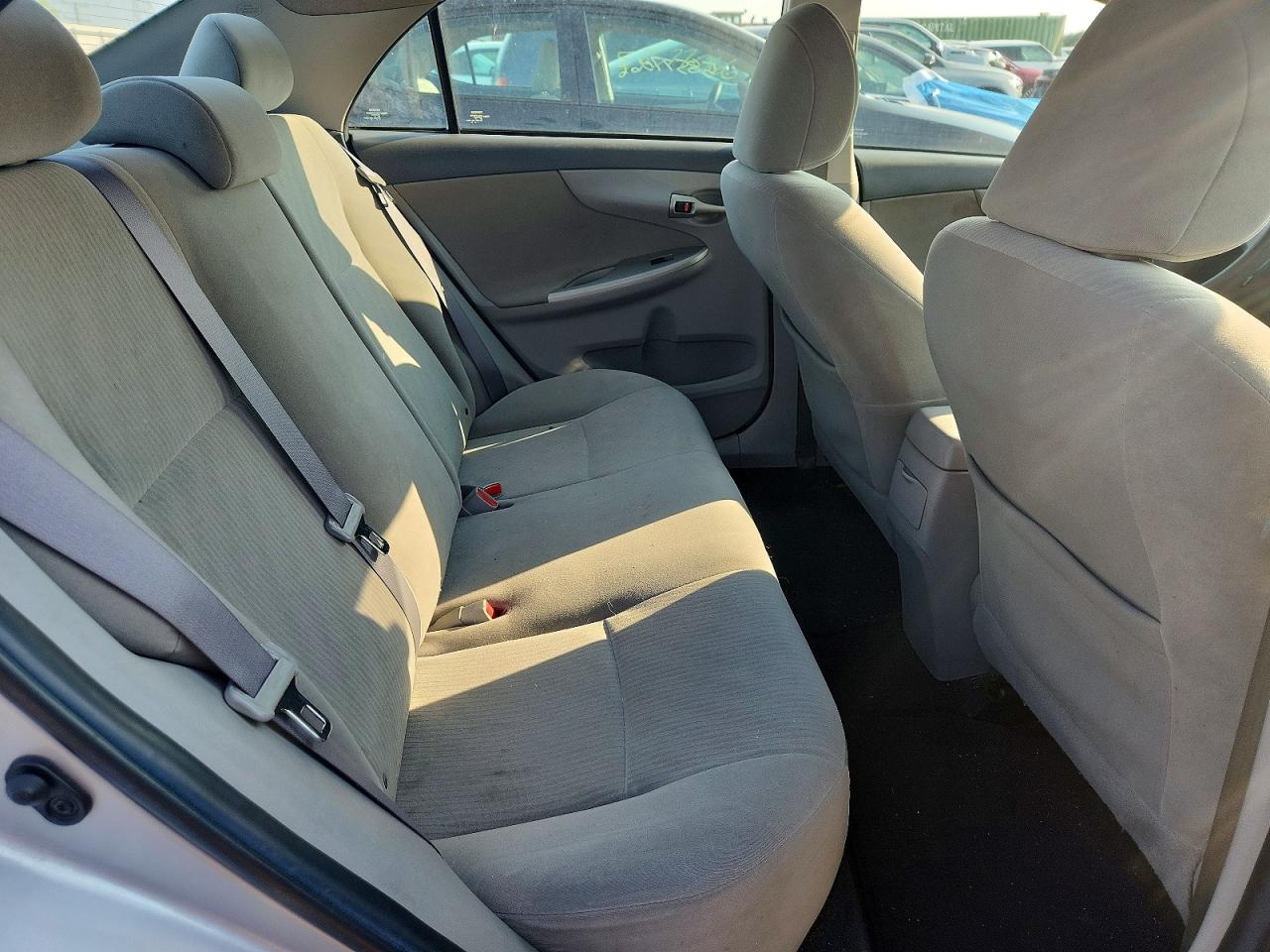 2010 Toyota Corolla Le Silver vin: 1NXBU4EE6AZ318932